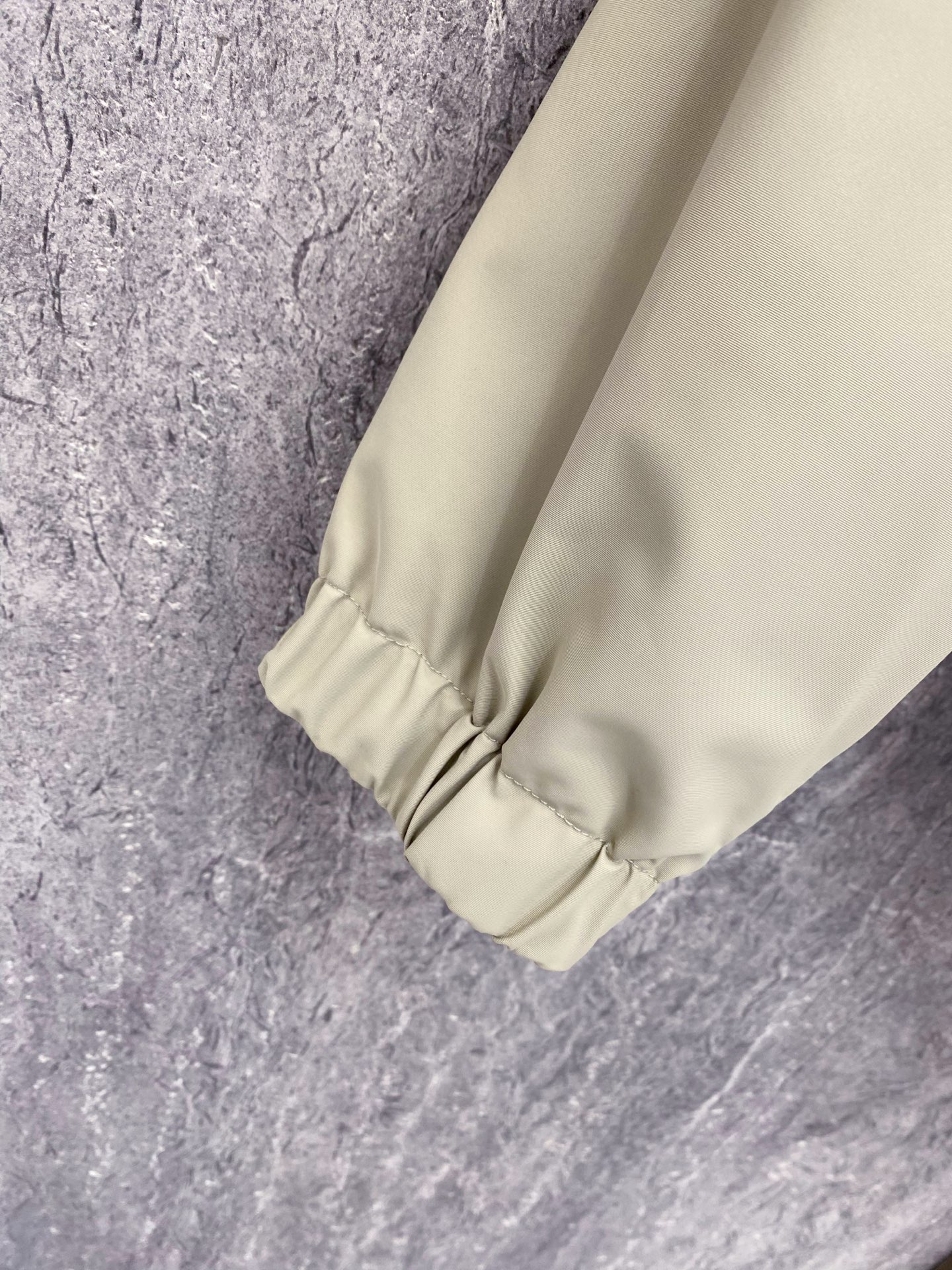 LV 2026ss春季新款立领夹克外套全高端版本！高定专柜面料辅料，透气舒适度高，细节无可挑剔，做工考究