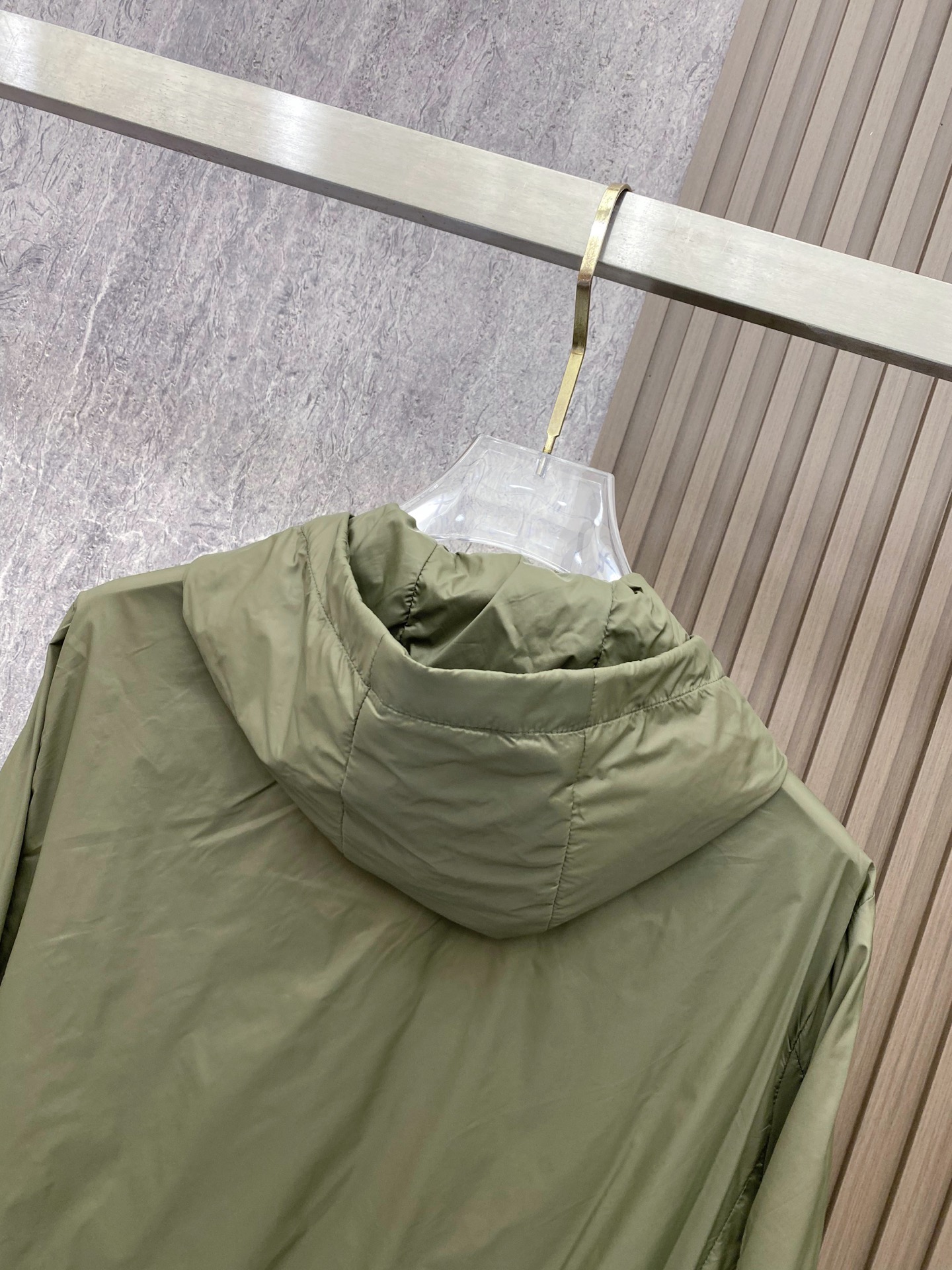 Prada 普拉达 2026ss春季新款连帽夹克外套全高端版本！高定专柜面料辅料，透气舒适度高，细节无可