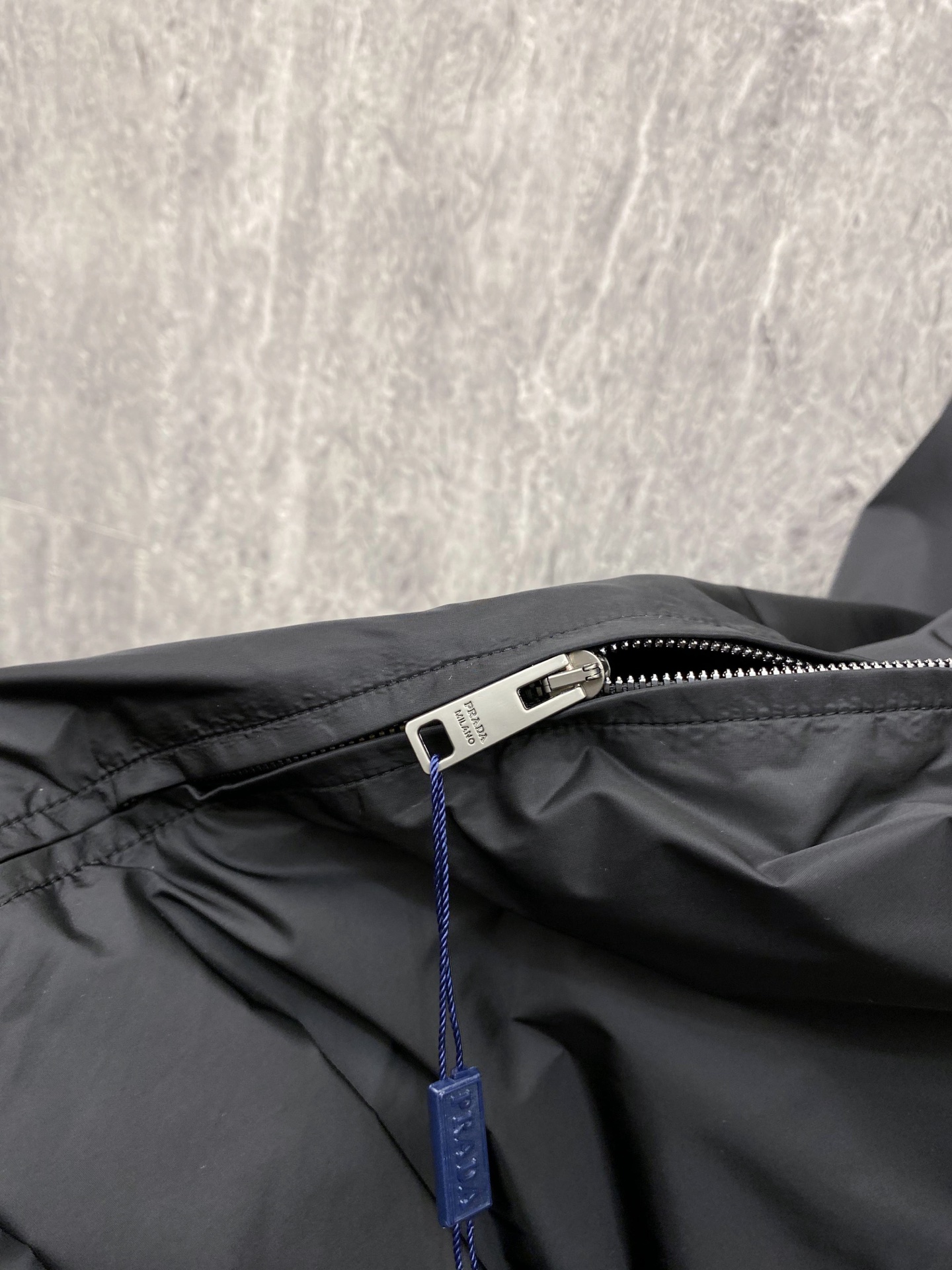 Prada 普拉达 2026ss春季新款翻领夹克外套全高端版本！高定专柜面料辅料，透气舒适度高，细节无可