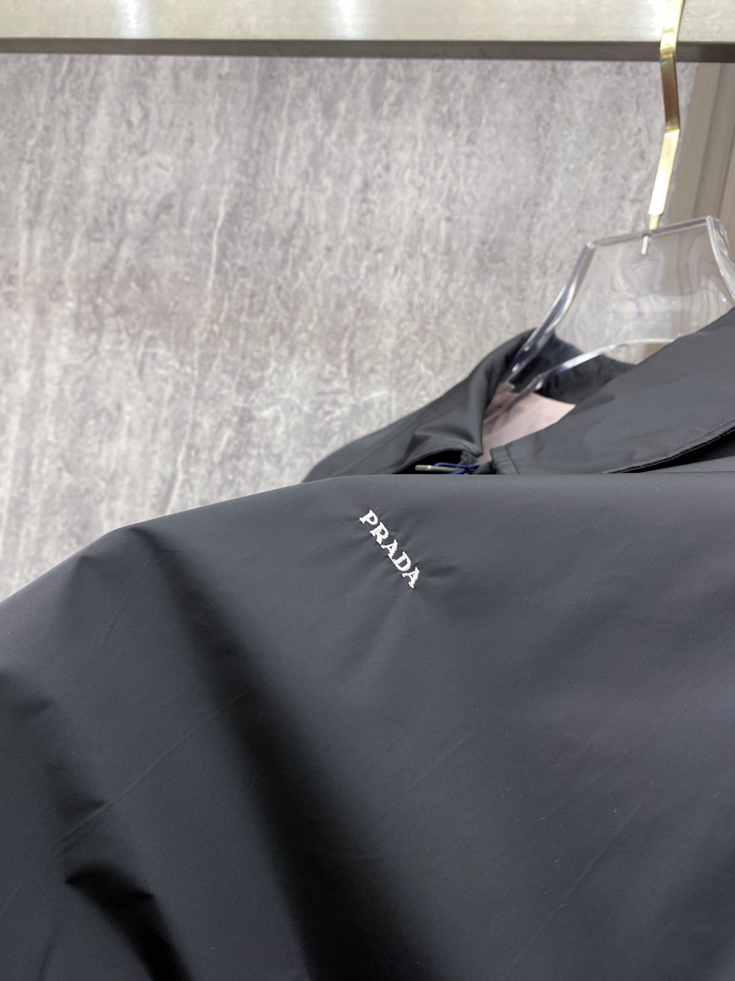 Prada 普拉达 2026ss春季新款翻领夹克外套全高端版本！高定专柜面料辅料，透气舒适度高，细节无可