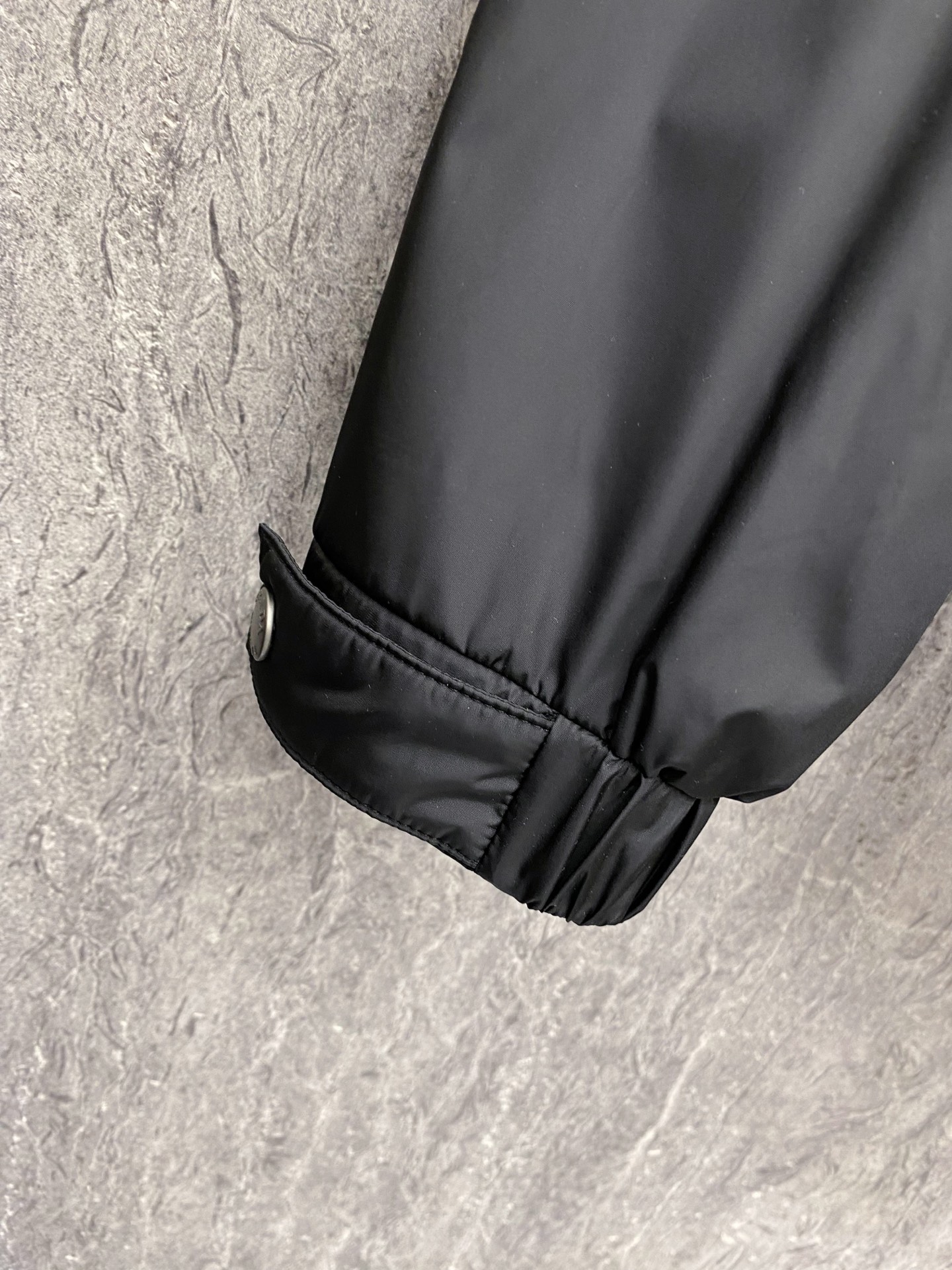 Prada 普拉达 2026ss春季新款翻领夹克外套全高端版本！高定专柜面料辅料，透气舒适度高，细节无可