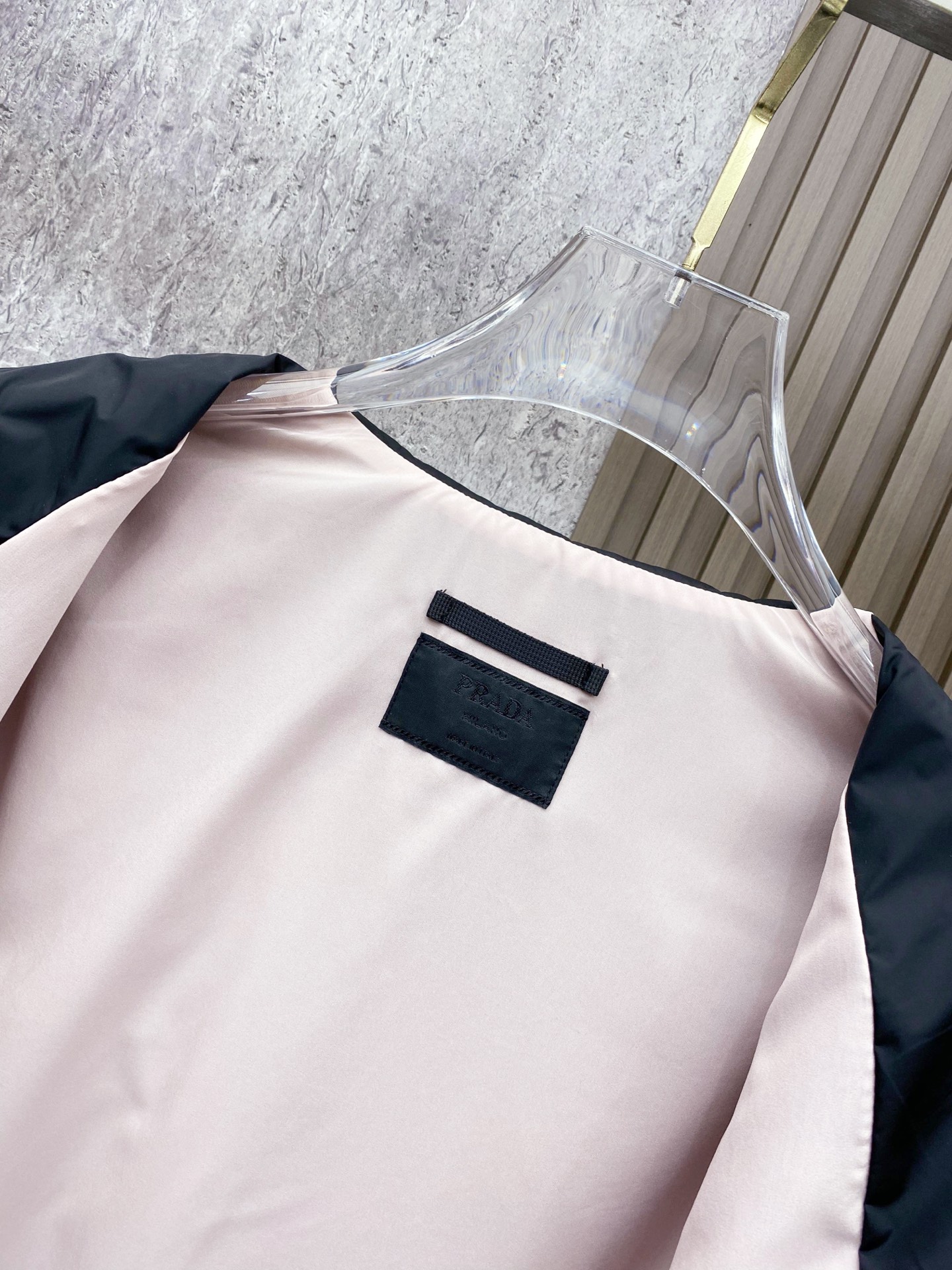 Prada 普拉达 2026ss春季新款翻领夹克外套全高端版本！高定专柜面料辅料，透气舒适度高，细节无可