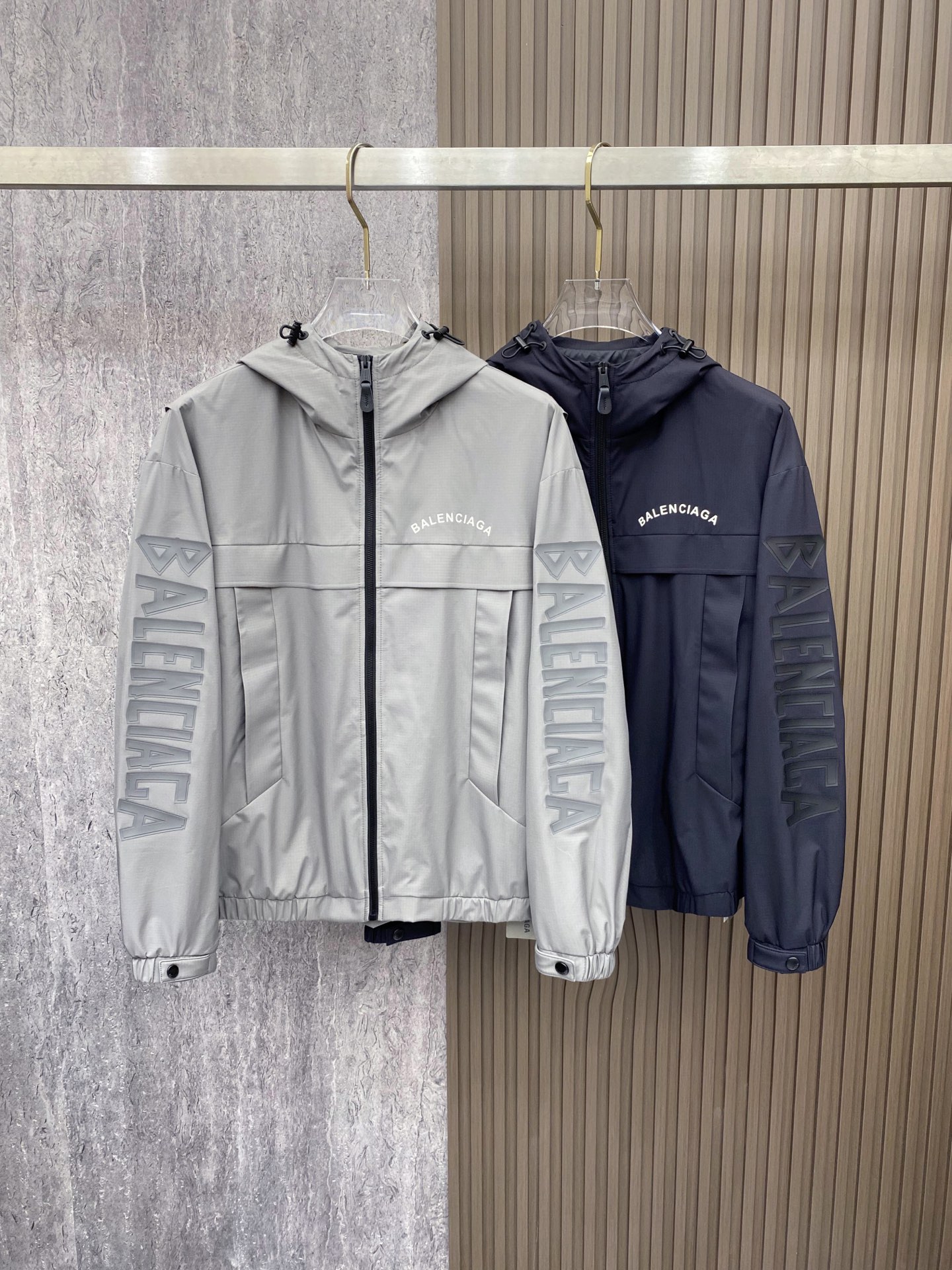 Balenciaga 巴黎世家 2026ss春季新款连帽夹克外套全高端版本！高定专柜面料辅料，透气舒适度