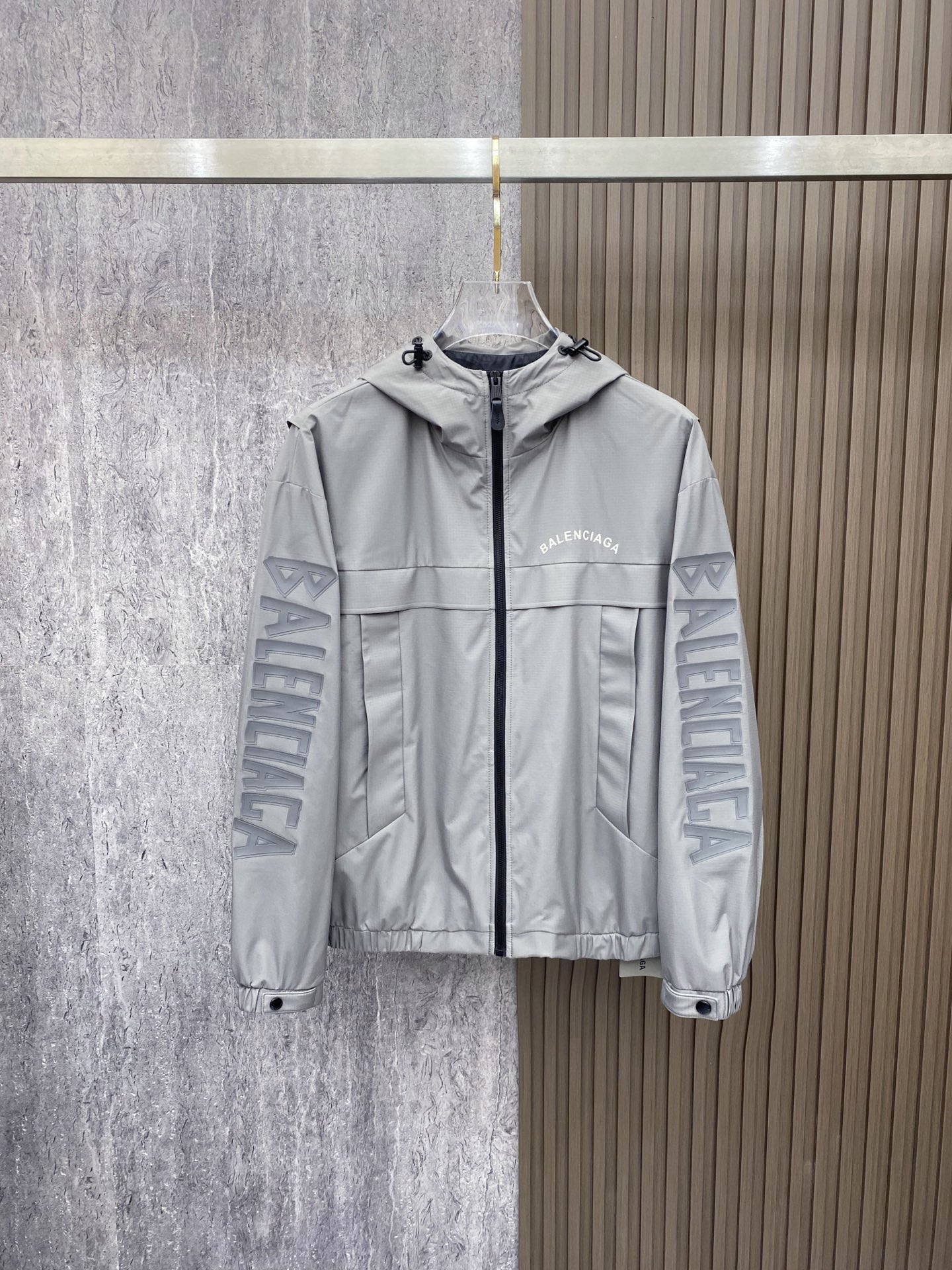 Balenciaga 巴黎世家 2026ss春季新款连帽夹克外套全高端版本！高定专柜面料辅料，透气舒适度