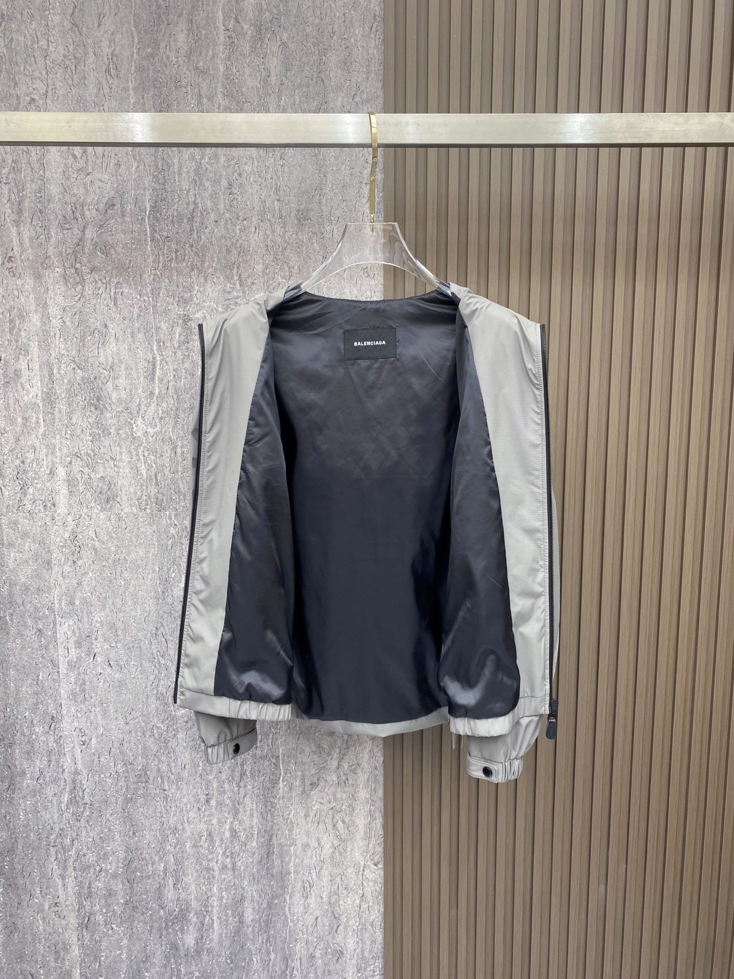 Balenciaga 巴黎世家 2026ss春季新款连帽夹克外套全高端版本！高定专柜面料辅料，透气舒适度