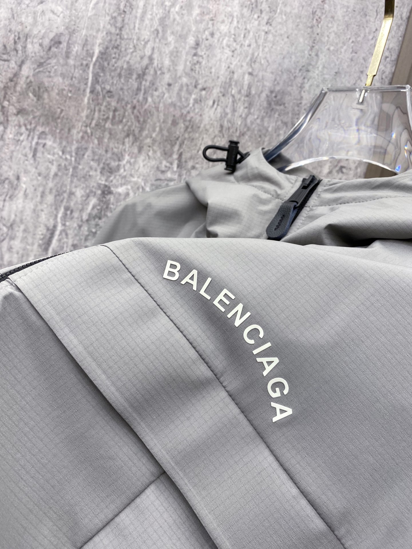 Balenciaga 巴黎世家 2026ss春季新款连帽夹克外套全高端版本！高定专柜面料辅料，透气舒适度