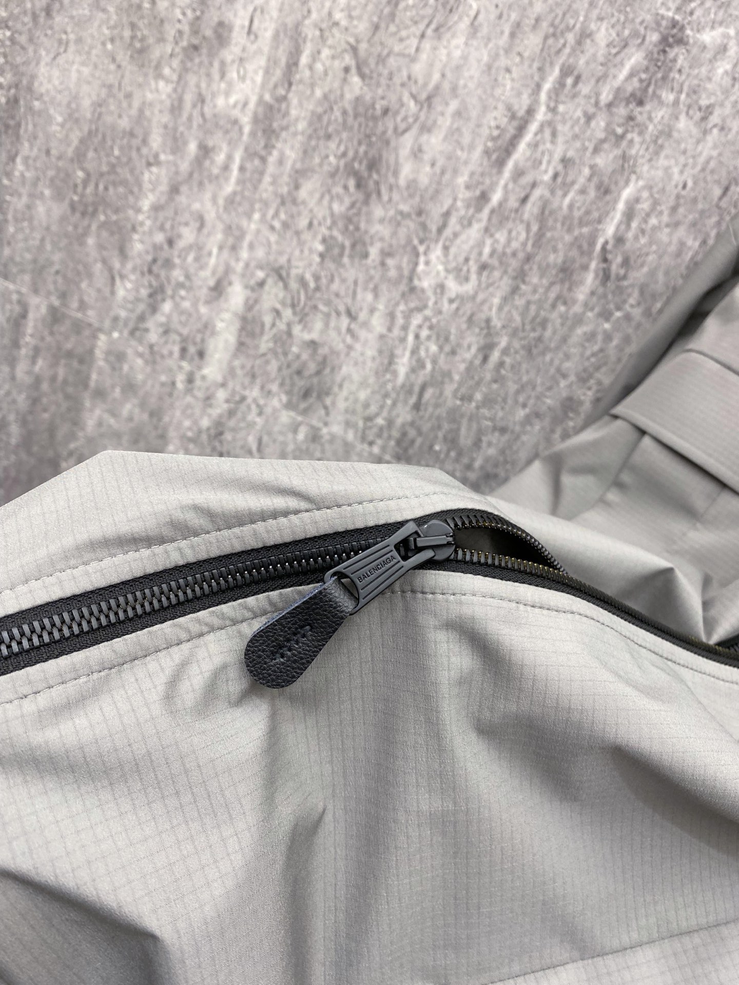 Balenciaga 巴黎世家 2026ss春季新款连帽夹克外套全高端版本！高定专柜面料辅料，透气舒适度