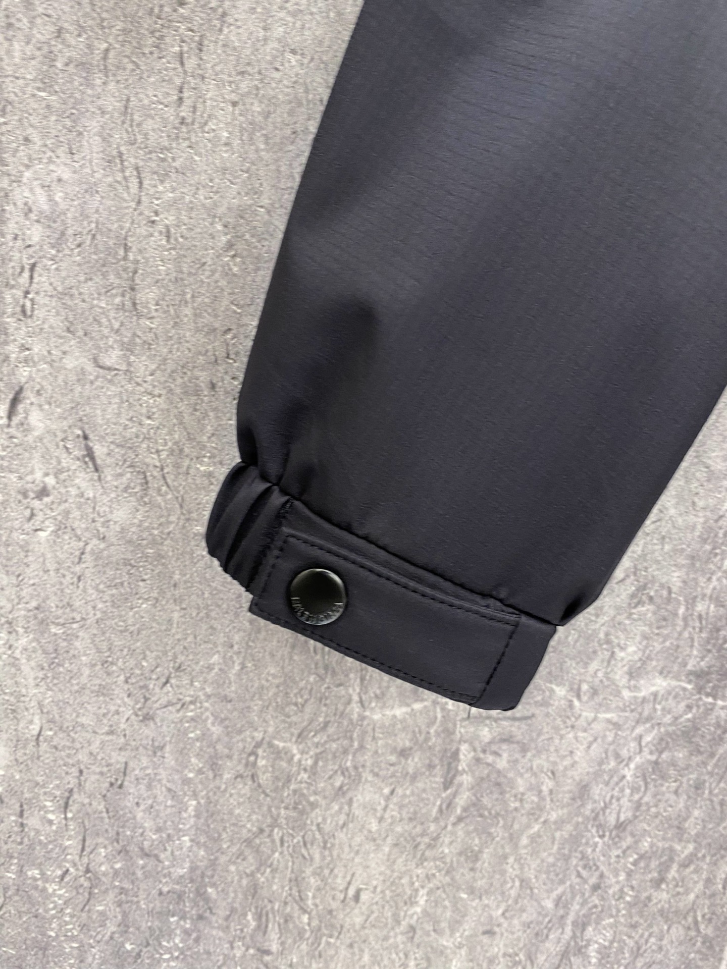 Balenciaga 巴黎世家 2026ss春季新款连帽夹克外套全高端版本！高定专柜面料辅料，透气舒适度