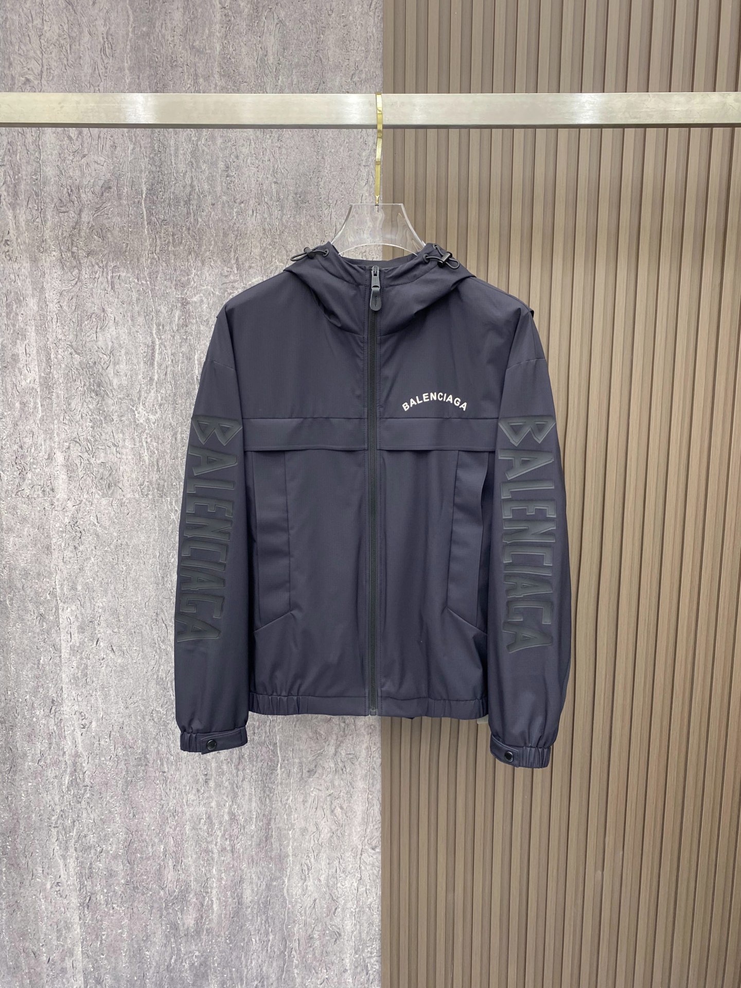 Balenciaga 巴黎世家 2026ss春季新款连帽夹克外套全高端版本！高定专柜面料辅料，透气舒适度