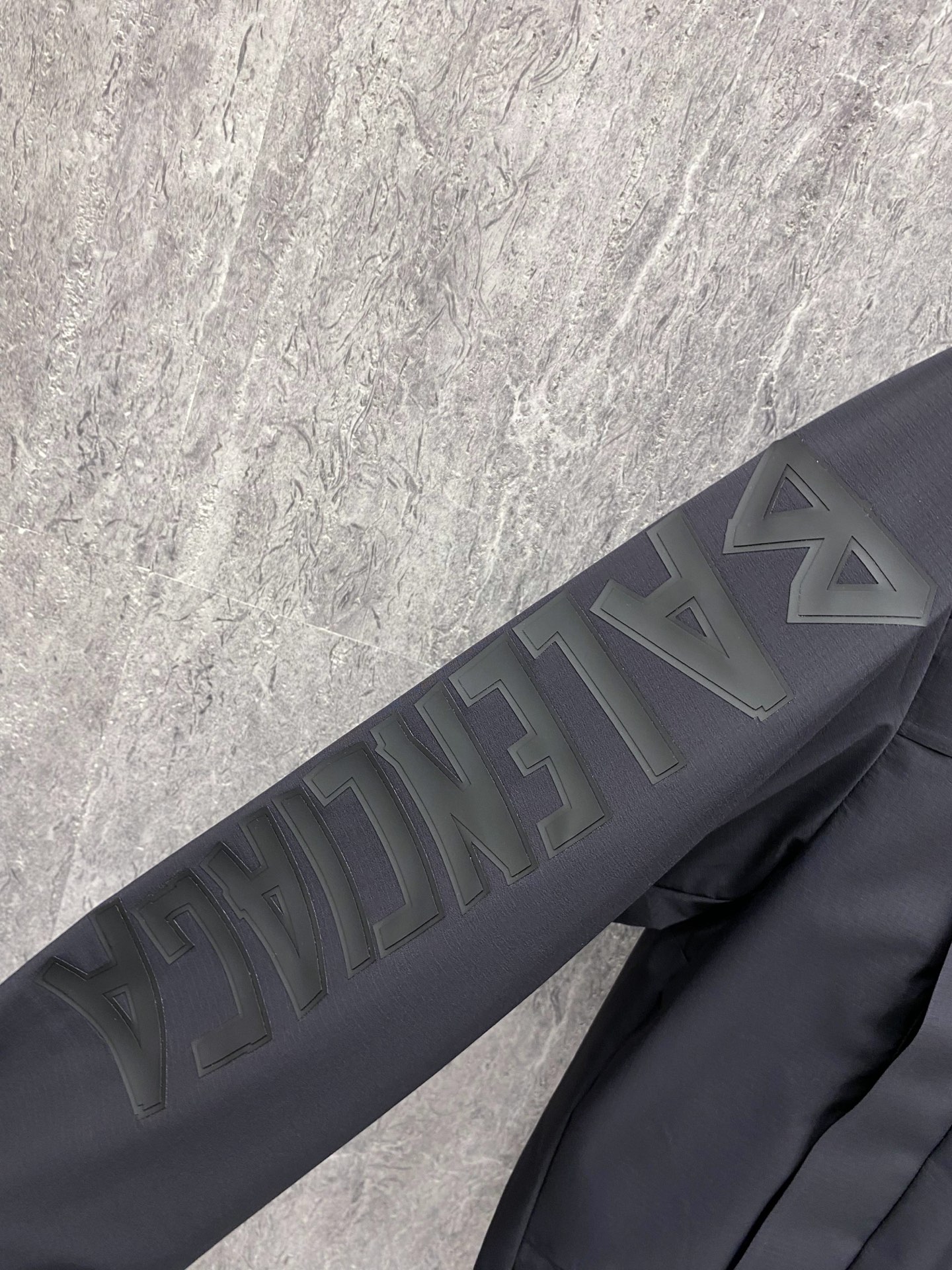 Balenciaga 巴黎世家 2026ss春季新款连帽夹克外套全高端版本！高定专柜面料辅料，透气舒适度