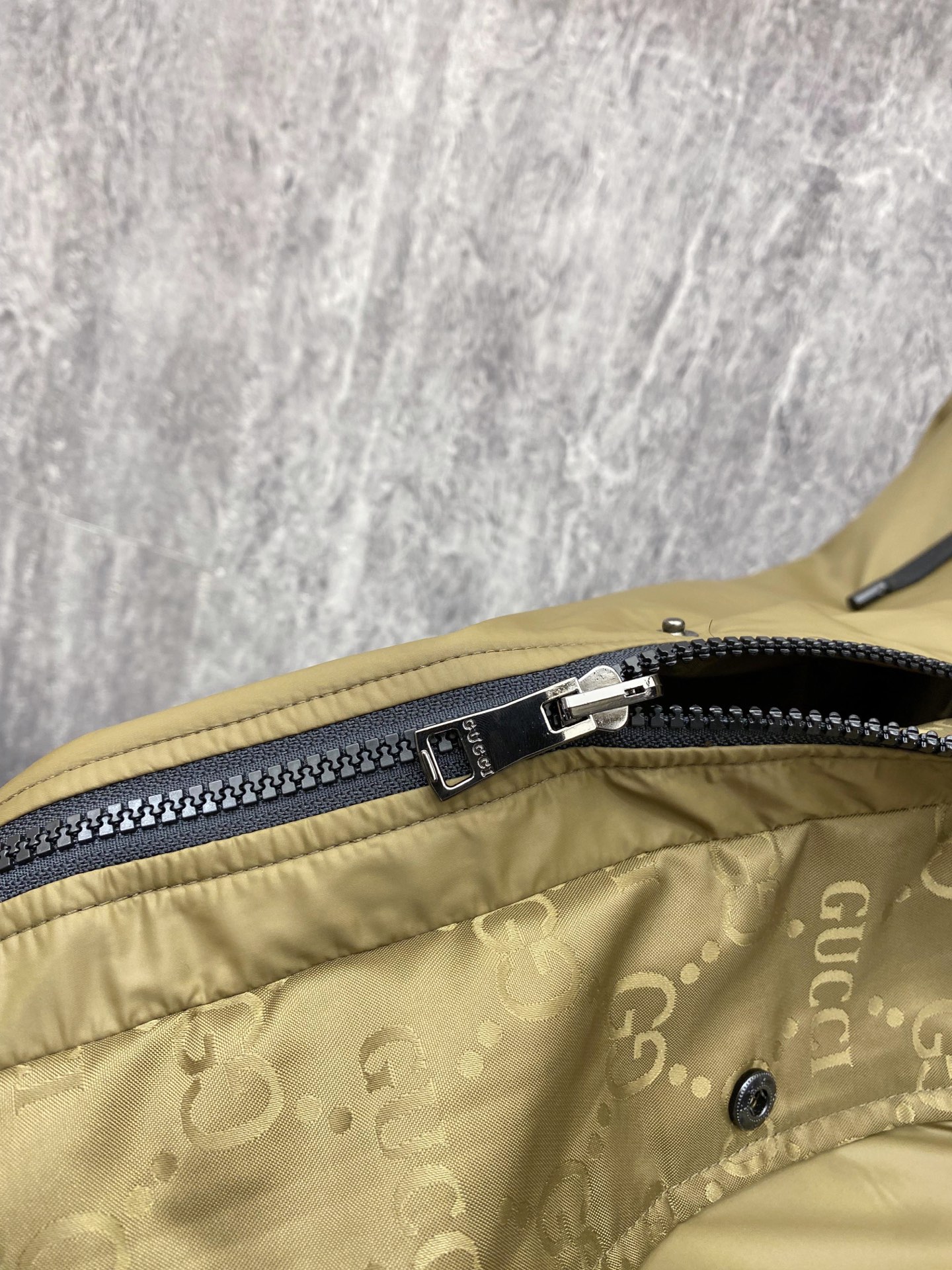 Gucci 古奇 双面穿 2026ss春季新款连帽夹克外套全高端版本！高定专柜面料辅料，透气舒适度高，细