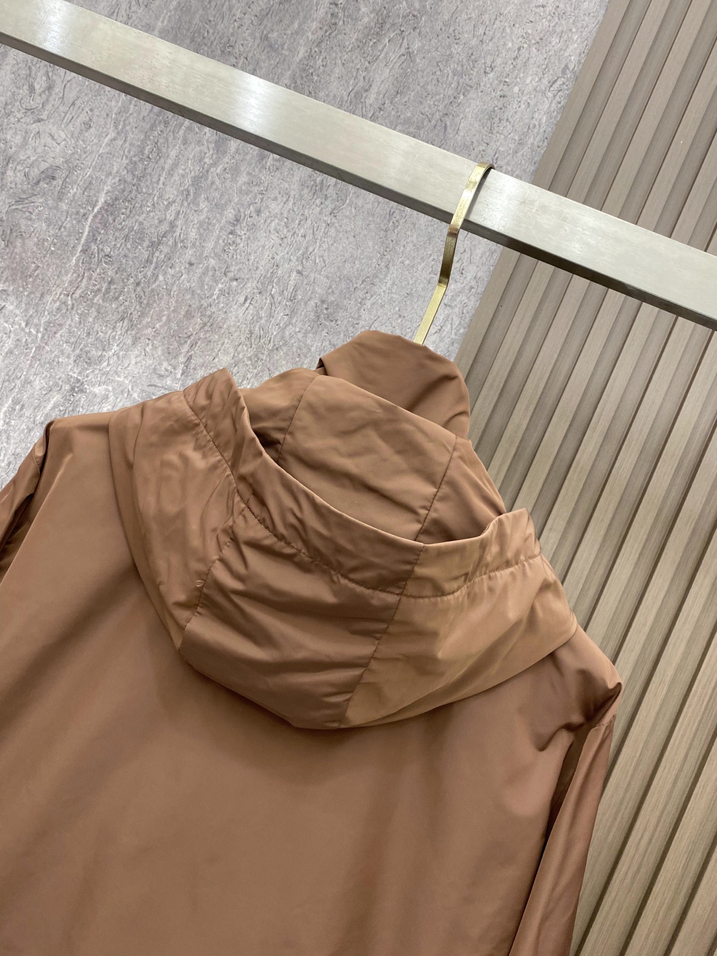 Prada 普拉达 2026ss春季新款连帽夹克外套全高端版本！高定专柜面料辅料，透气舒适度高，细节无可