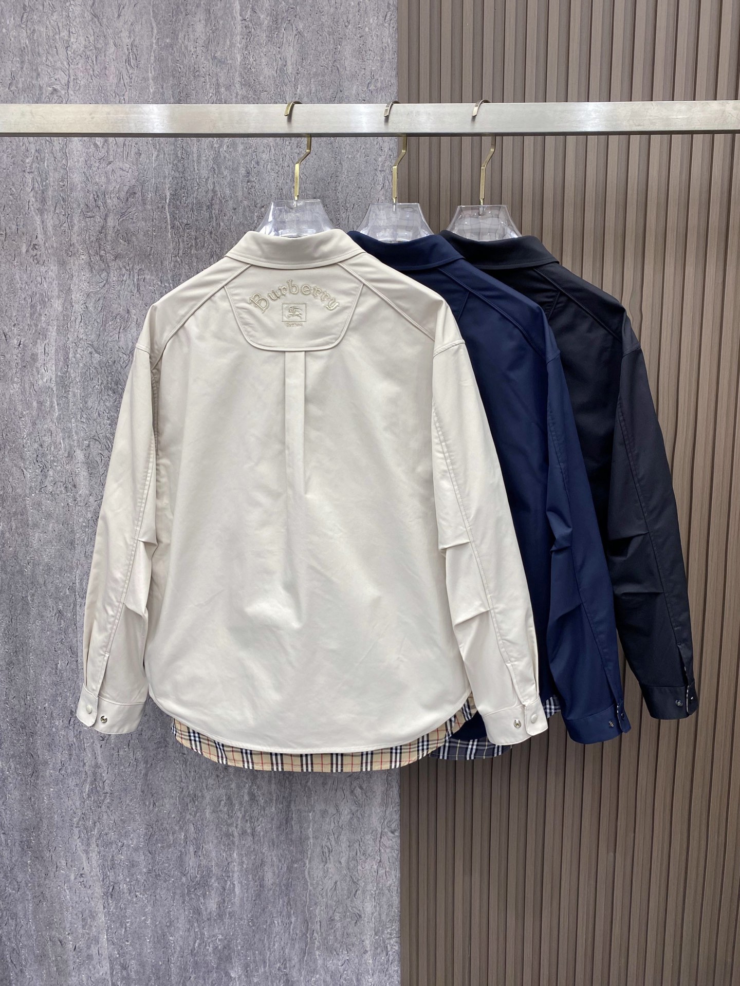 Burberry 巴宝莉2026ss春季新款夹克外套全高端版本！高定专柜面料辅料，透气舒适度高，细节无可