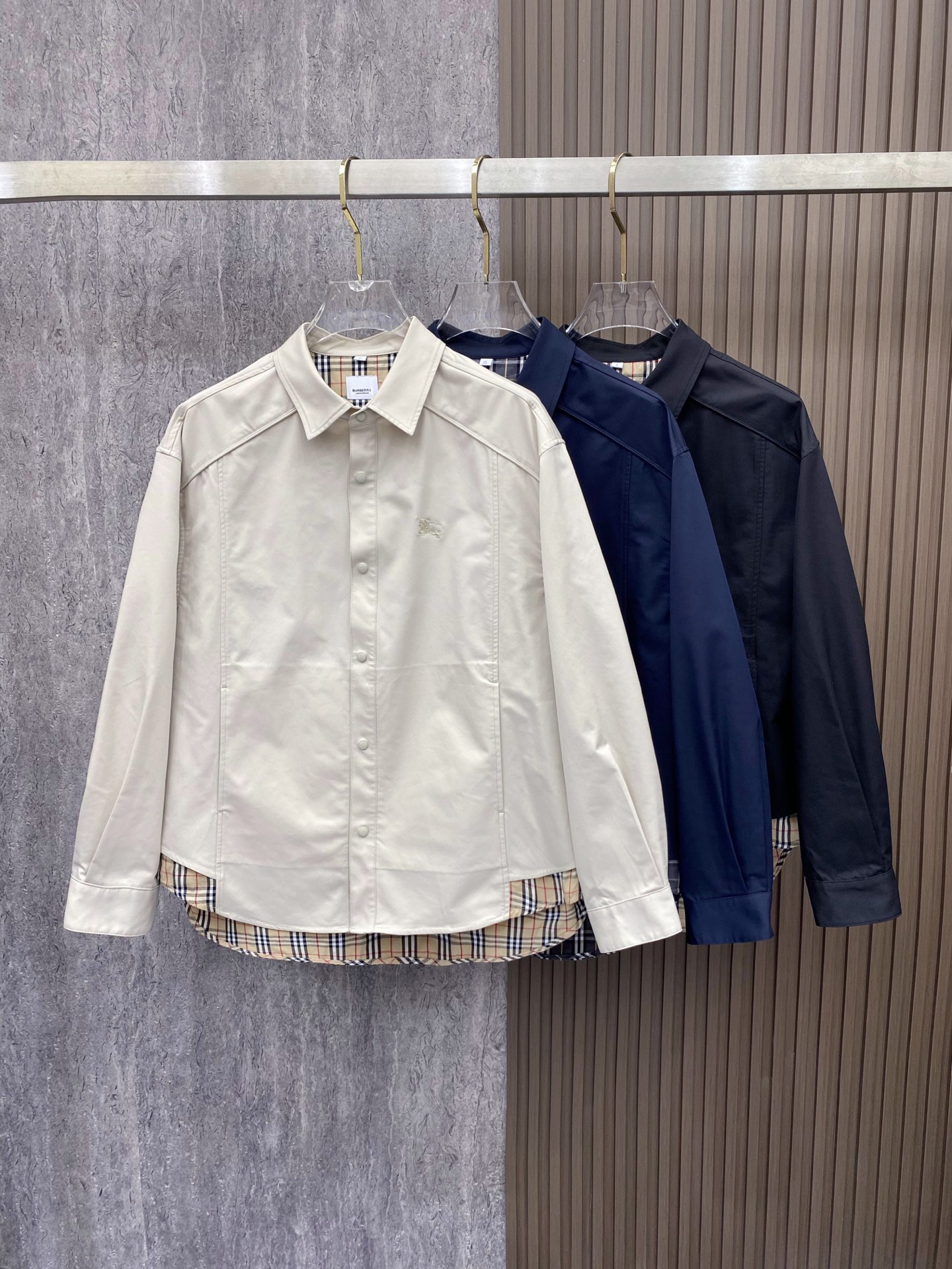 Burberry 巴宝莉2026ss春季新款夹克外套全高端版本！高定专柜面料辅料，透气舒适度高，细节无可