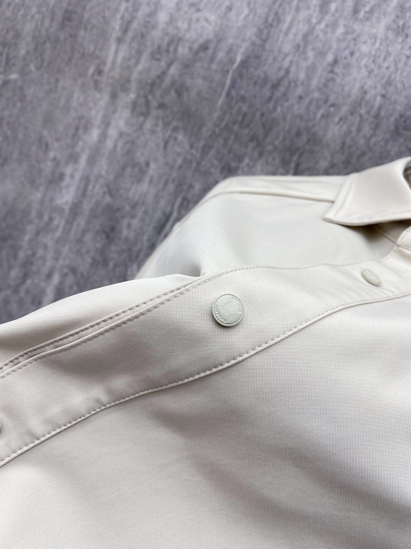Burberry 巴宝莉2026ss春季新款夹克外套全高端版本！高定专柜面料辅料，透气舒适度高，细节无可
