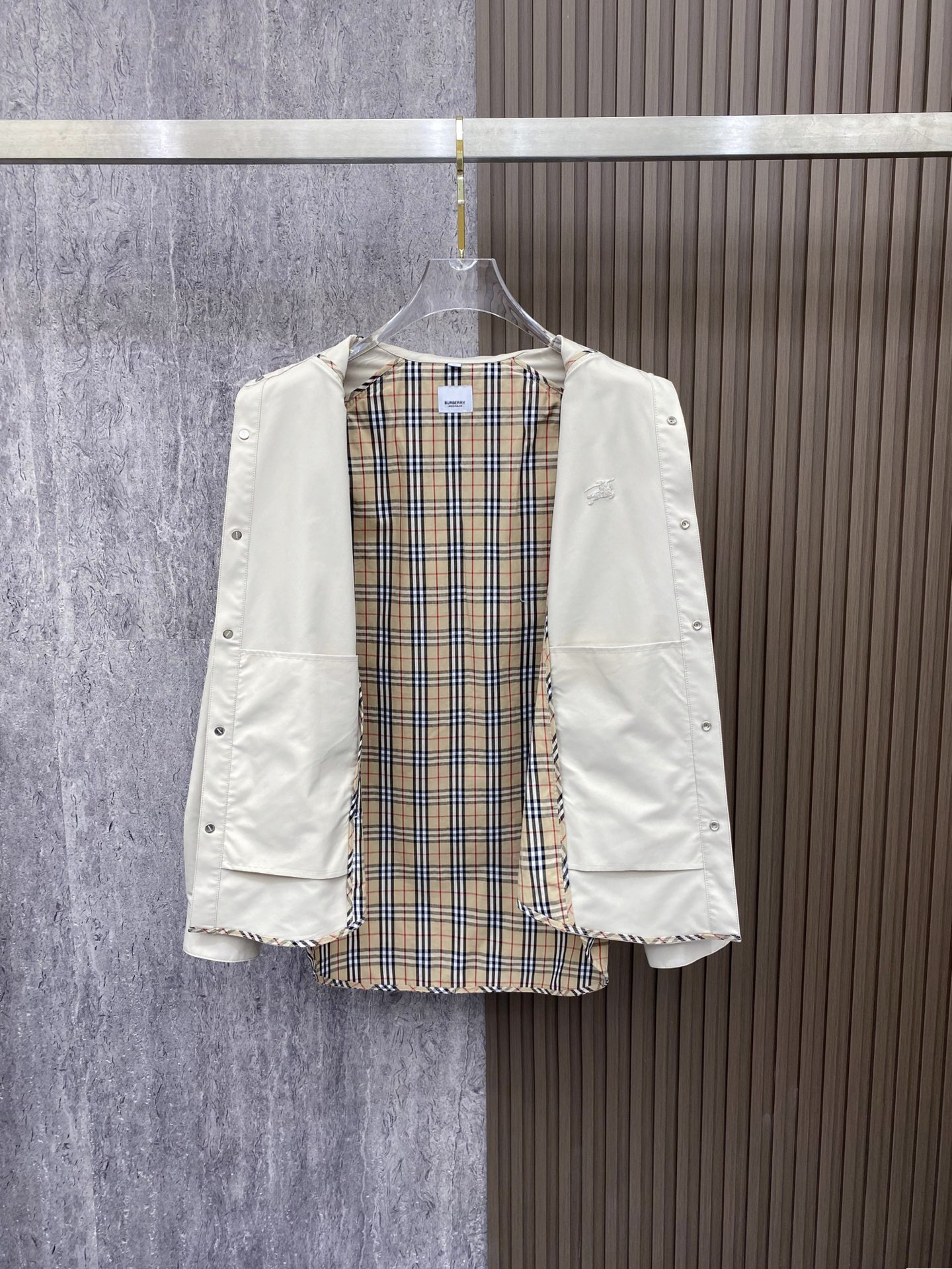 Burberry 巴宝莉2026ss春季新款夹克外套全高端版本！高定专柜面料辅料，透气舒适度高，细节无可