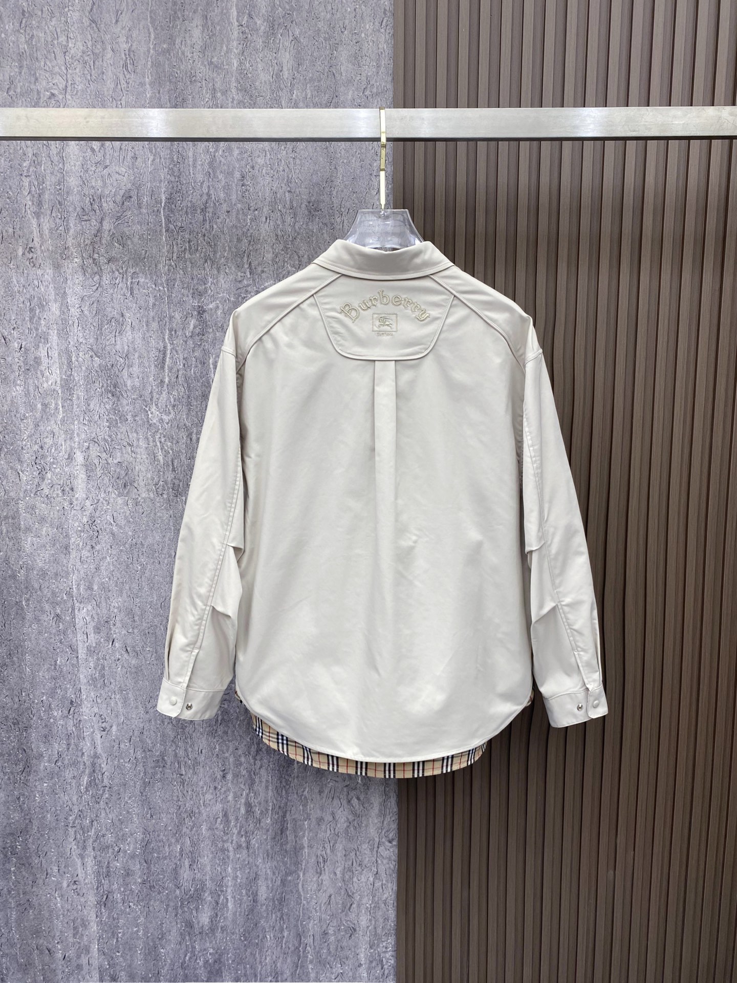 Burberry 巴宝莉2026ss春季新款夹克外套全高端版本！高定专柜面料辅料，透气舒适度高，细节无可