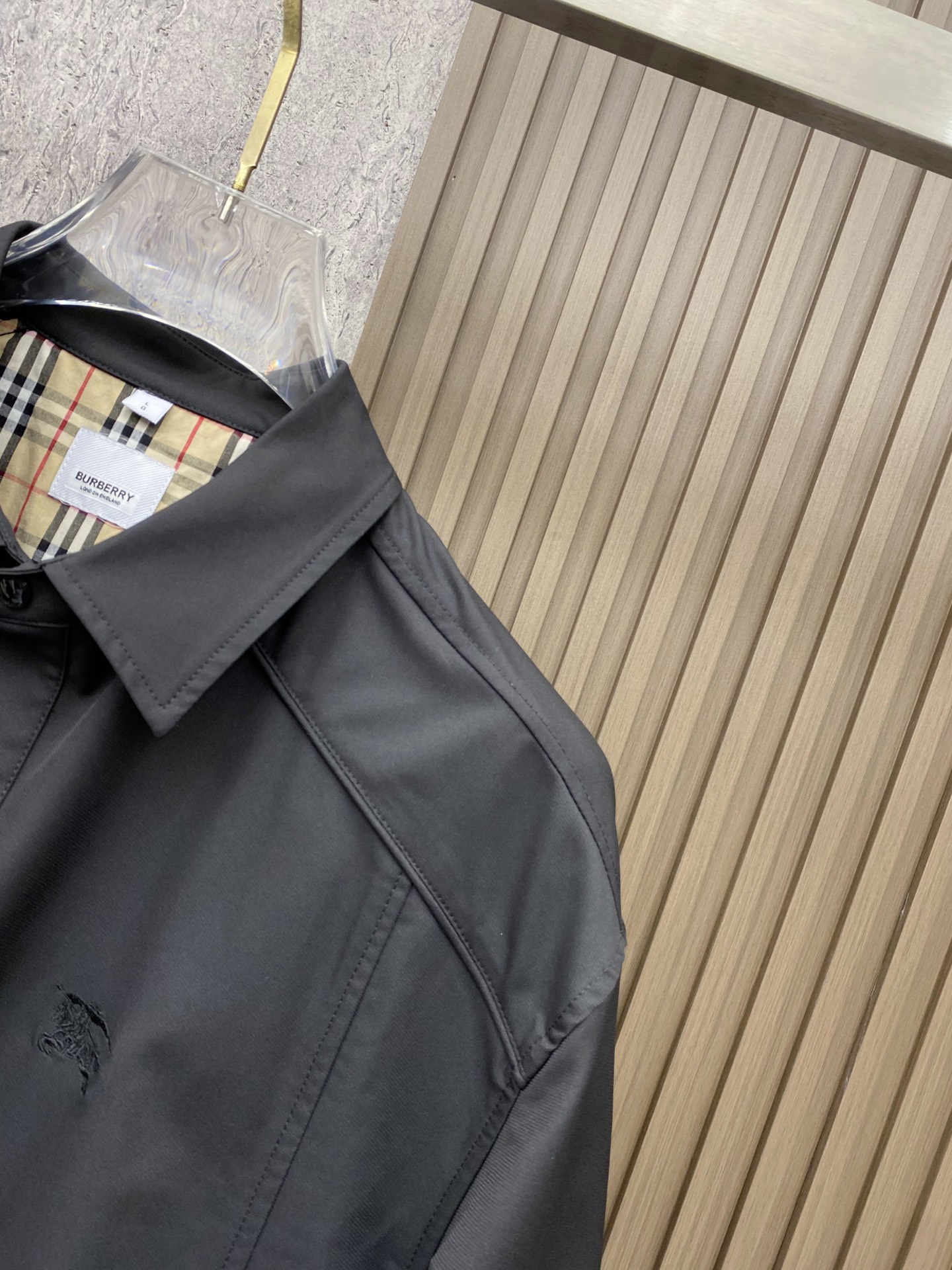 Burberry 巴宝莉2026ss春季新款夹克外套全高端版本！高定专柜面料辅料，透气舒适度高，细节无可