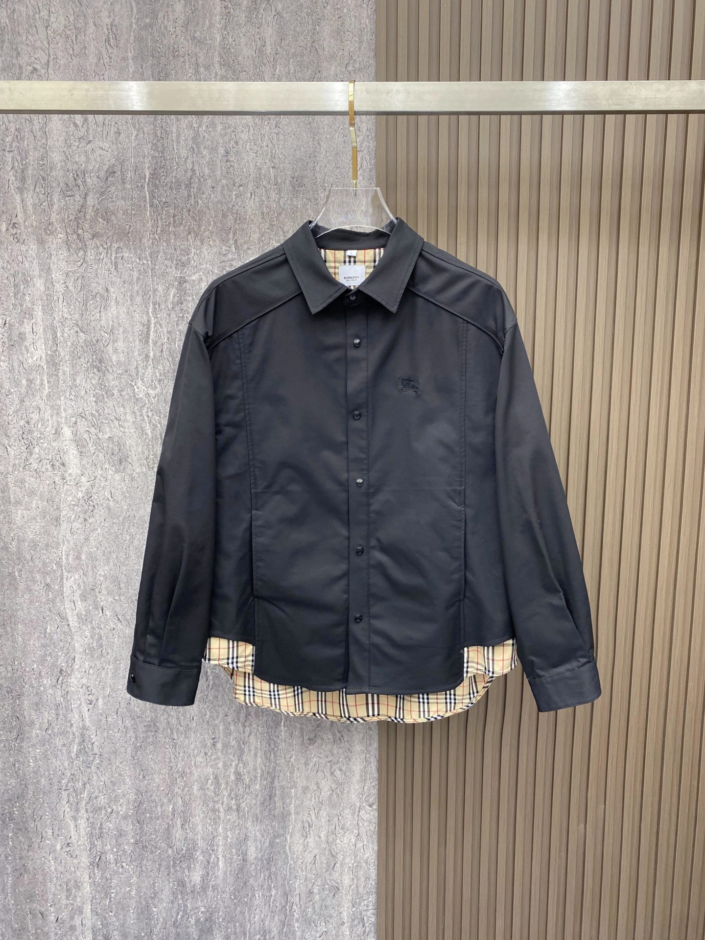 Burberry 巴宝莉2026ss春季新款夹克外套全高端版本！高定专柜面料辅料，透气舒适度高，细节无可