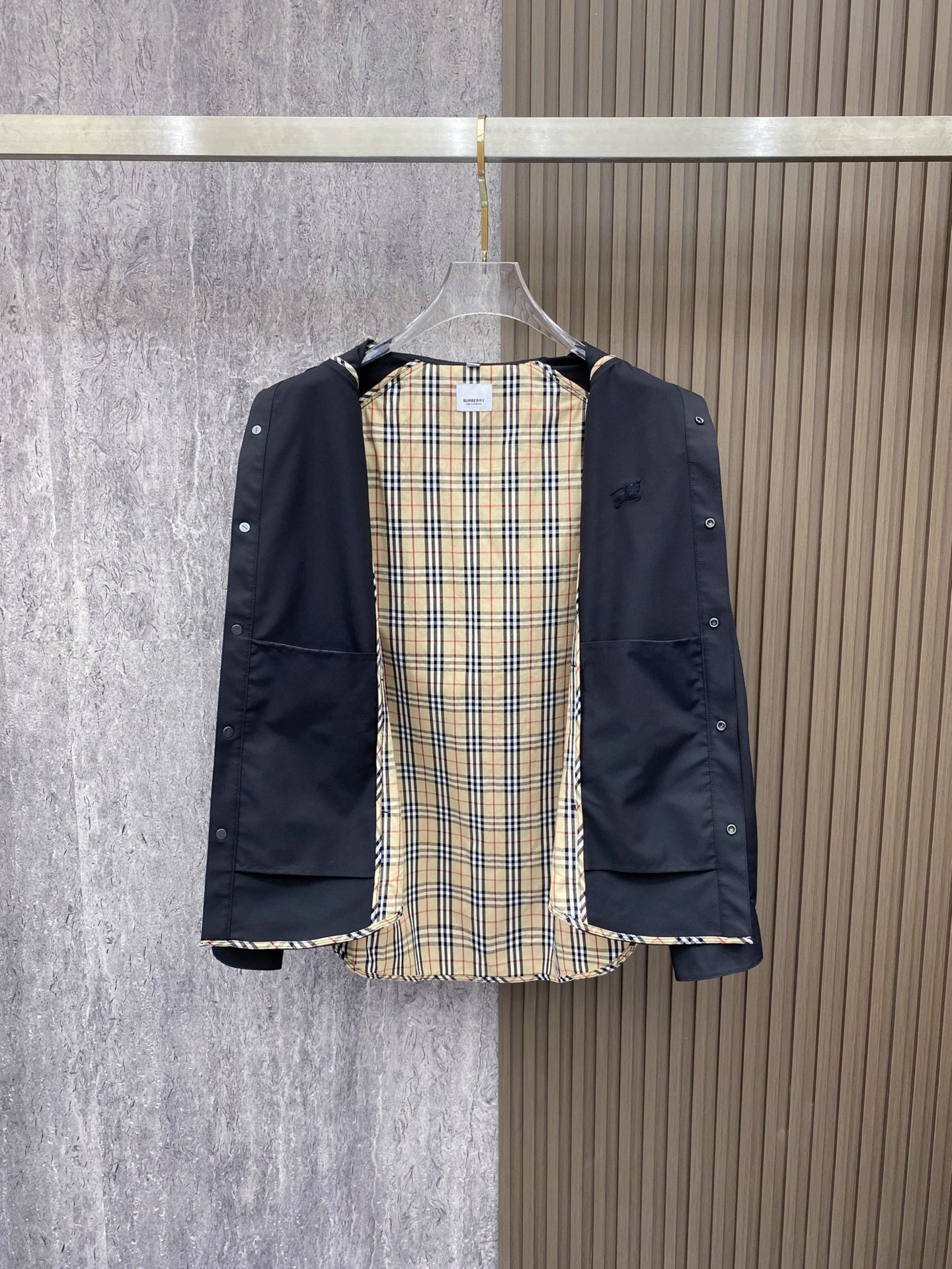 Burberry 巴宝莉2026ss春季新款夹克外套全高端版本！高定专柜面料辅料，透气舒适度高，细节无可