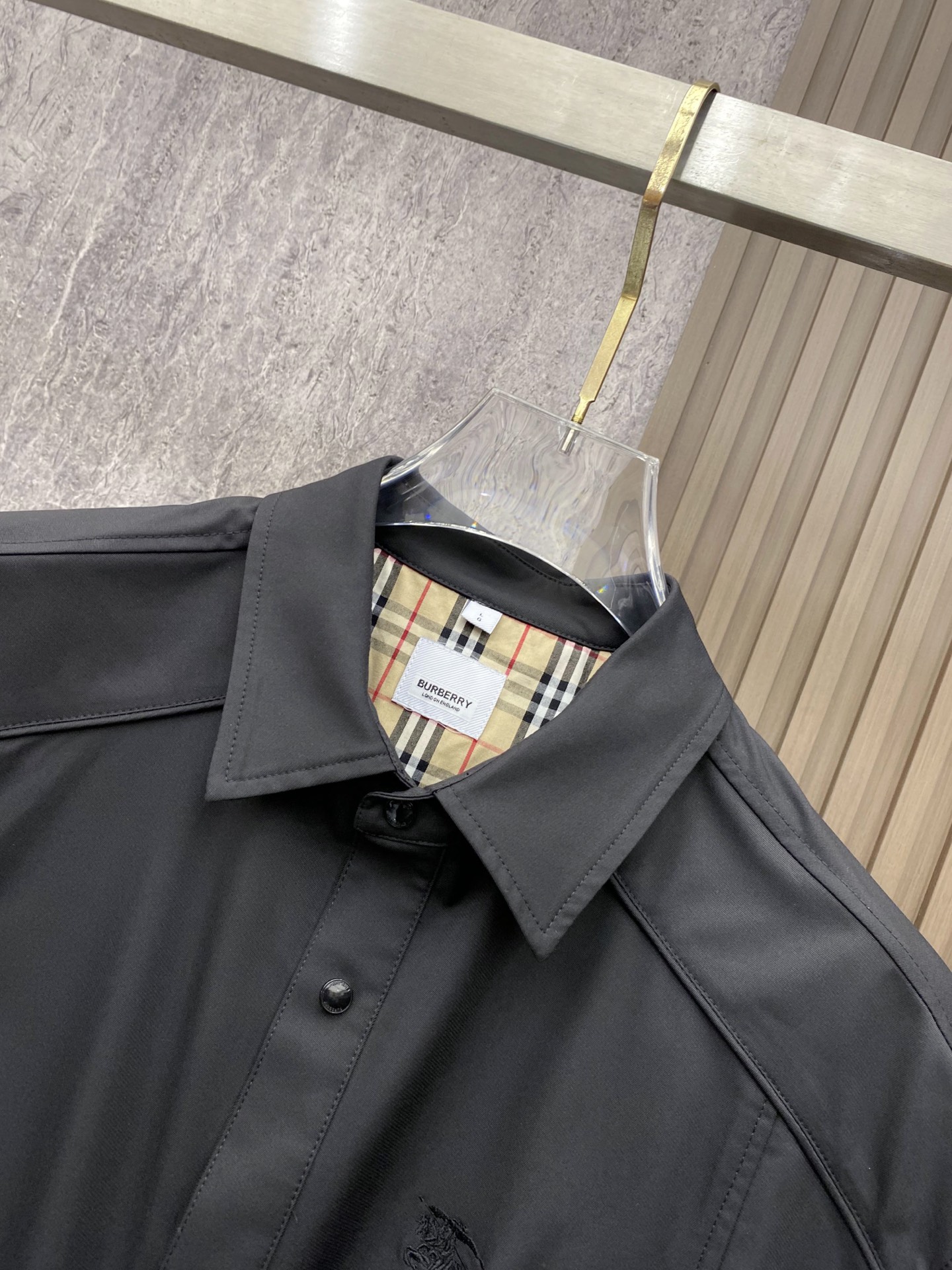 Burberry 巴宝莉2026ss春季新款夹克外套全高端版本！高定专柜面料辅料，透气舒适度高，细节无可