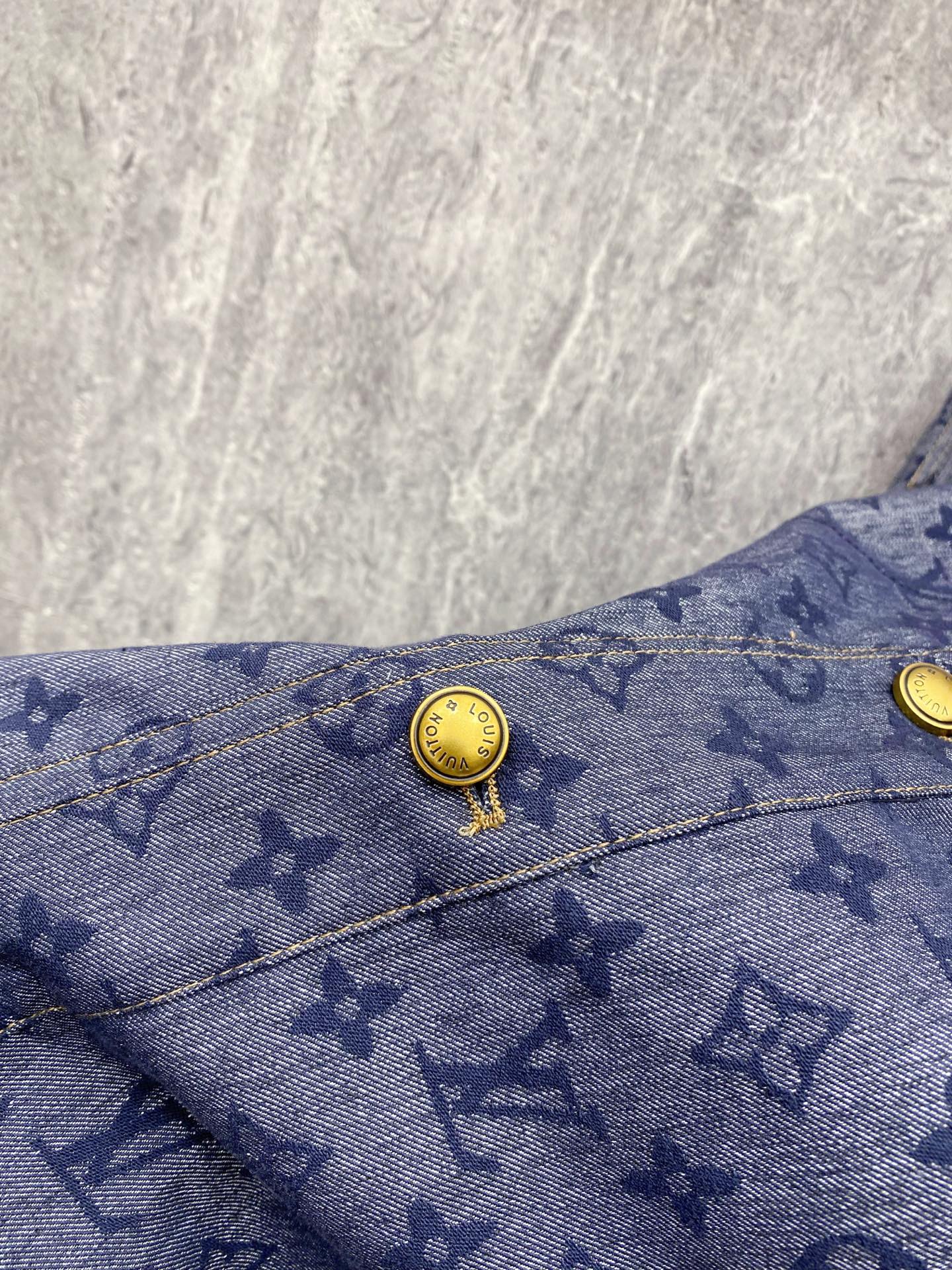 LV 大爆款 2026ss春季新款夹克外套全高端版本！高定专柜面料辅料，透气舒适度高，细节无可挑剔，做工