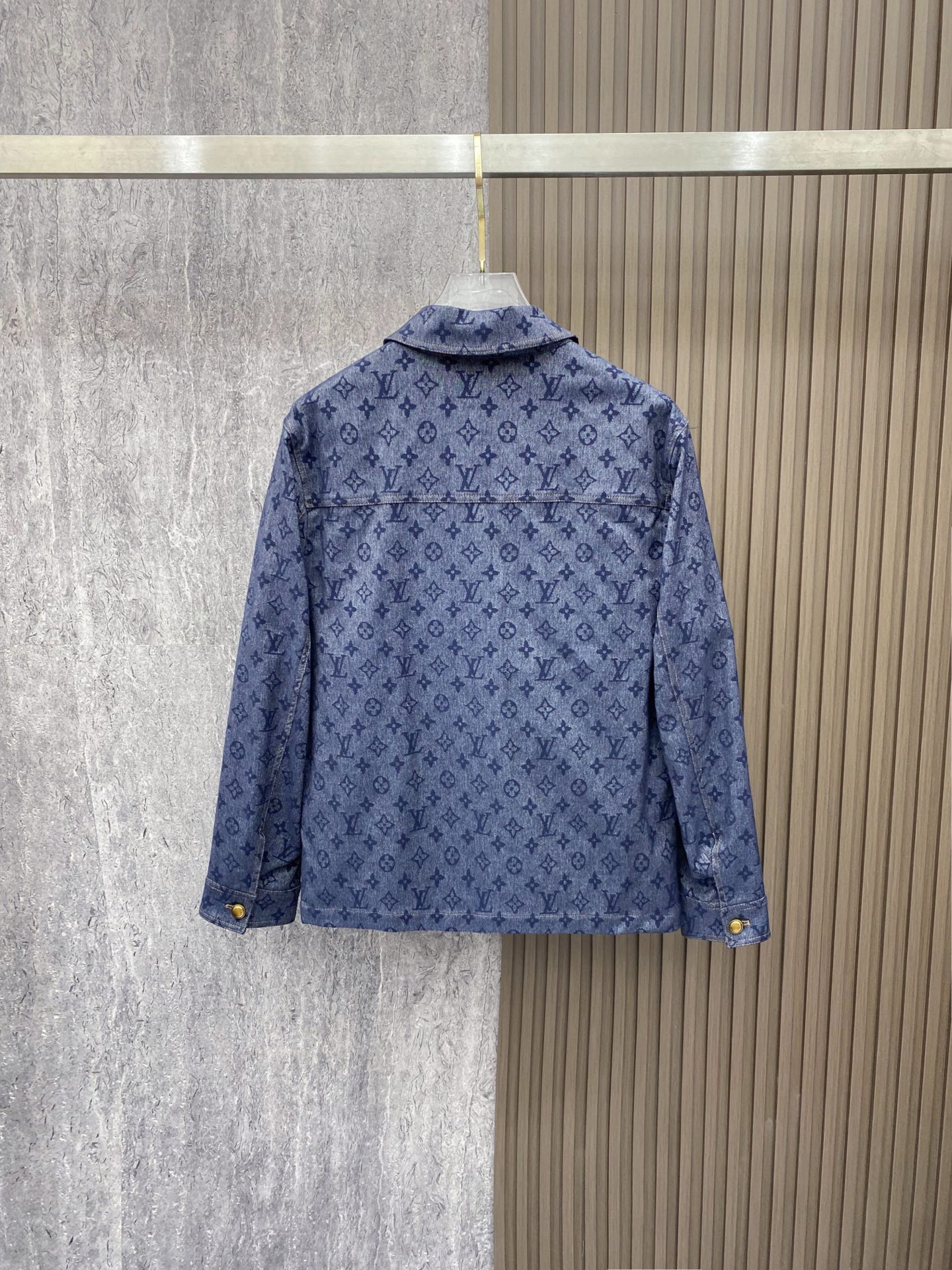 LV 大爆款 2026ss春季新款夹克外套全高端版本！高定专柜面料辅料，透气舒适度高，细节无可挑剔，做工