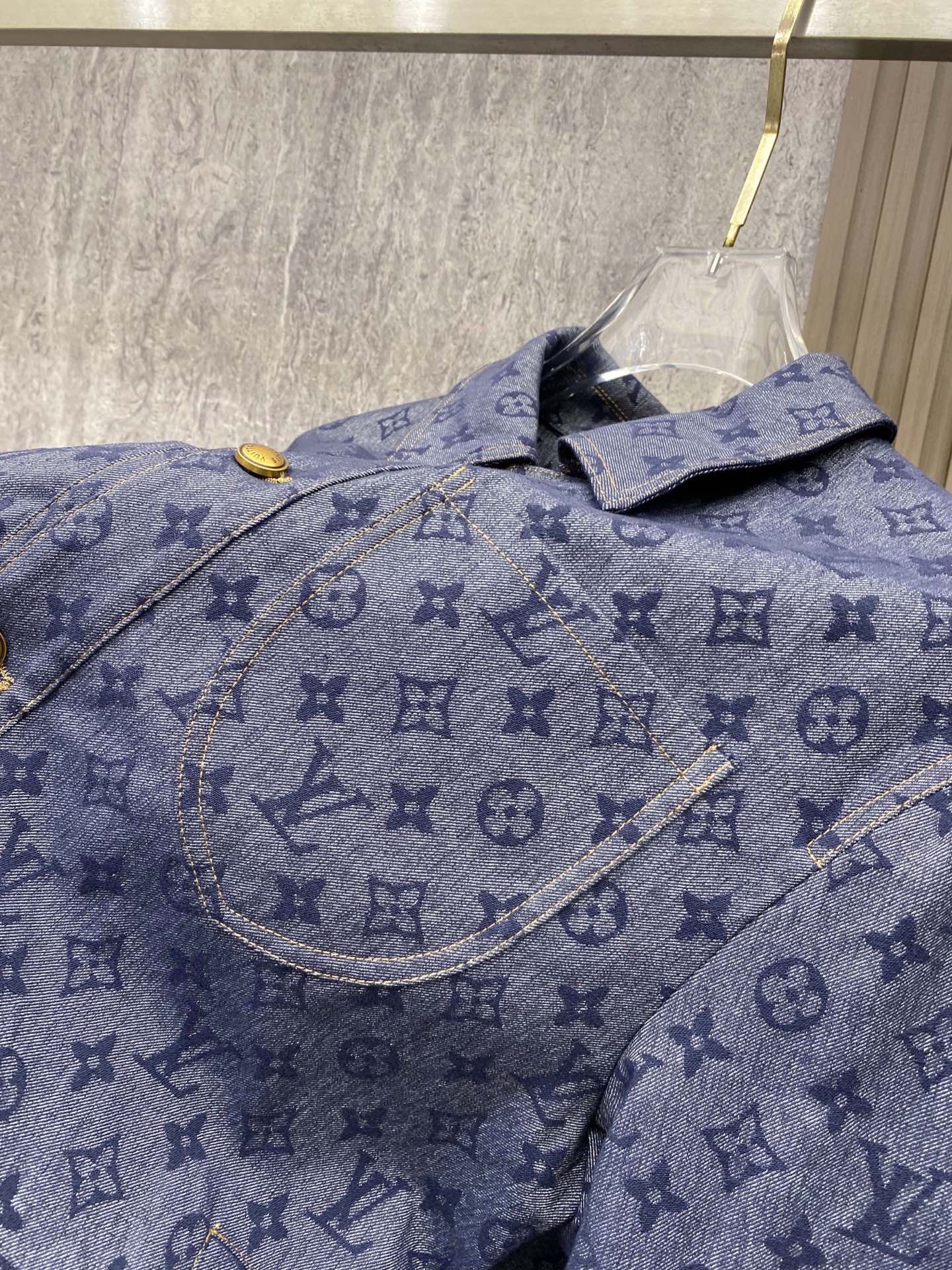 LV 大爆款 2026ss春季新款夹克外套全高端版本！高定专柜面料辅料，透气舒适度高，细节无可挑剔，做工