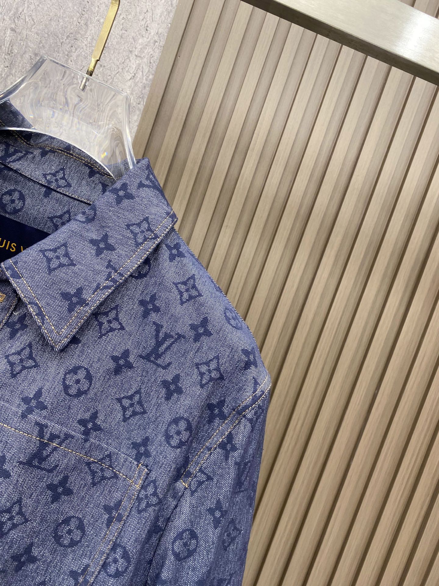 LV 大爆款 2026ss春季新款夹克外套全高端版本！高定专柜面料辅料，透气舒适度高，细节无可挑剔，做工