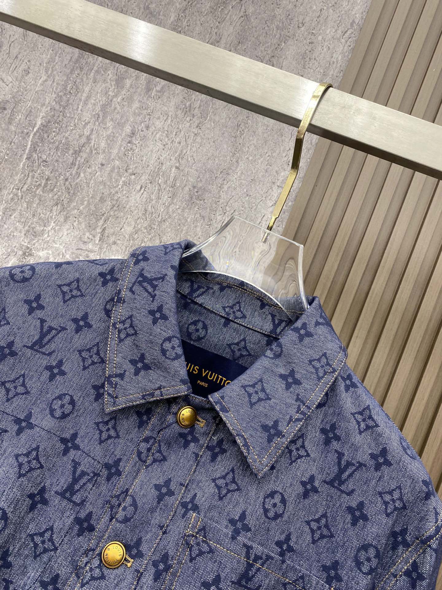 LV 大爆款 2026ss春季新款夹克外套全高端版本！高定专柜面料辅料，透气舒适度高，细节无可挑剔，做工