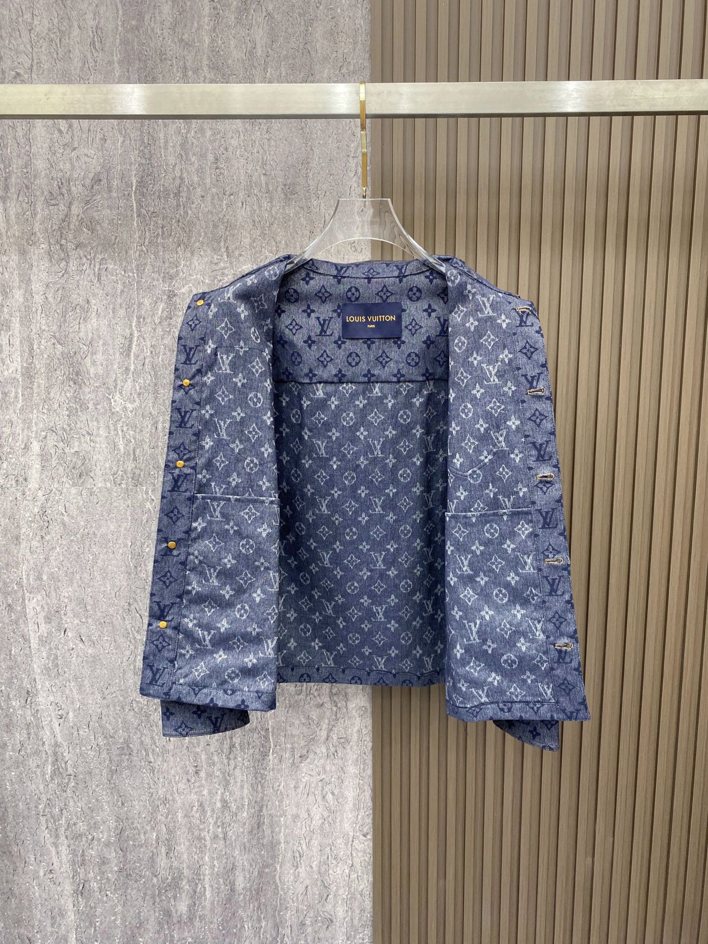 LV 大爆款 2026ss春季新款夹克外套全高端版本！高定专柜面料辅料，透气舒适度高，细节无可挑剔，做工