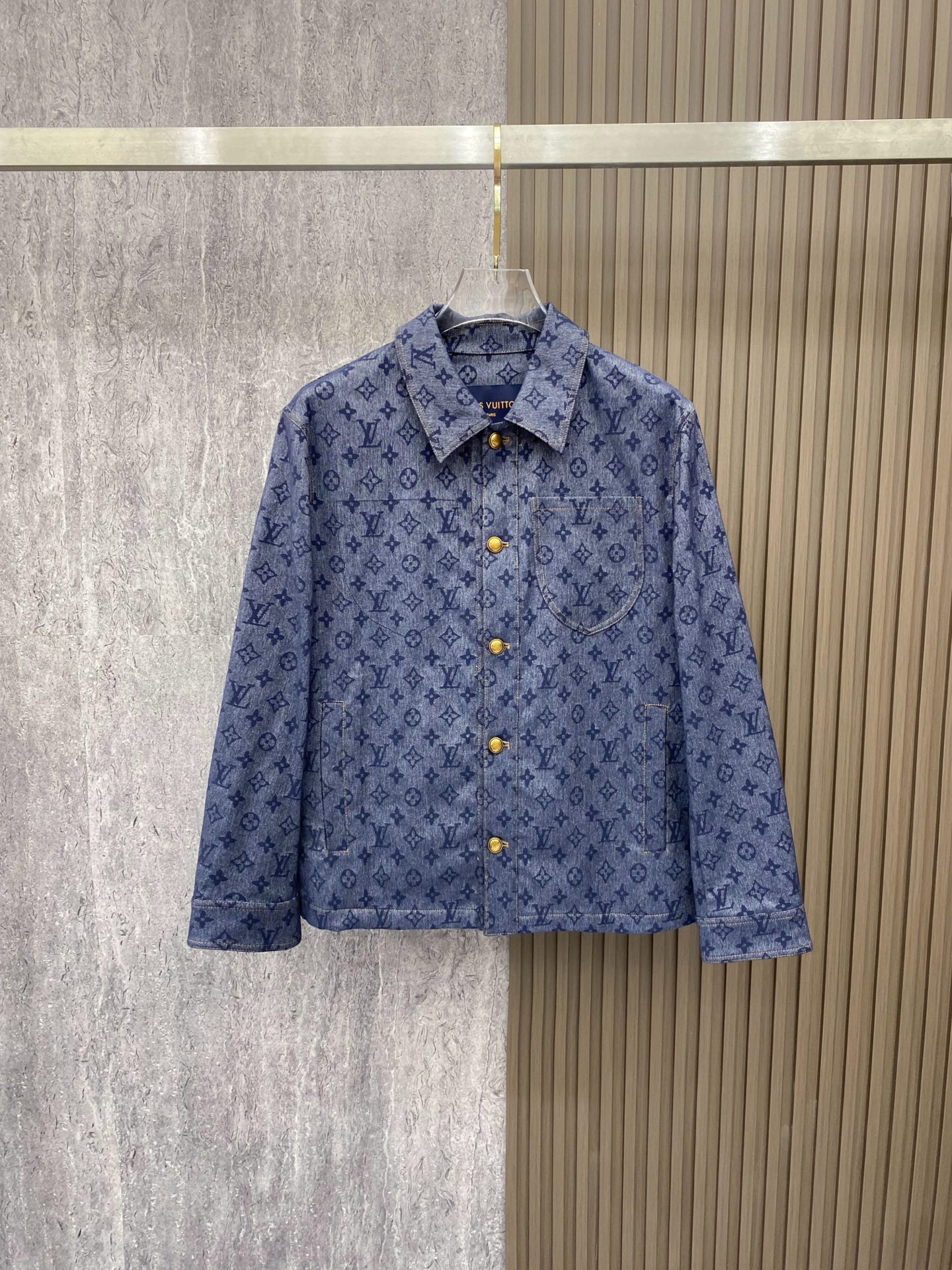 LV 大爆款 2026ss春季新款夹克外套全高端版本！高定专柜面料辅料，透气舒适度高，细节无可挑剔，做工