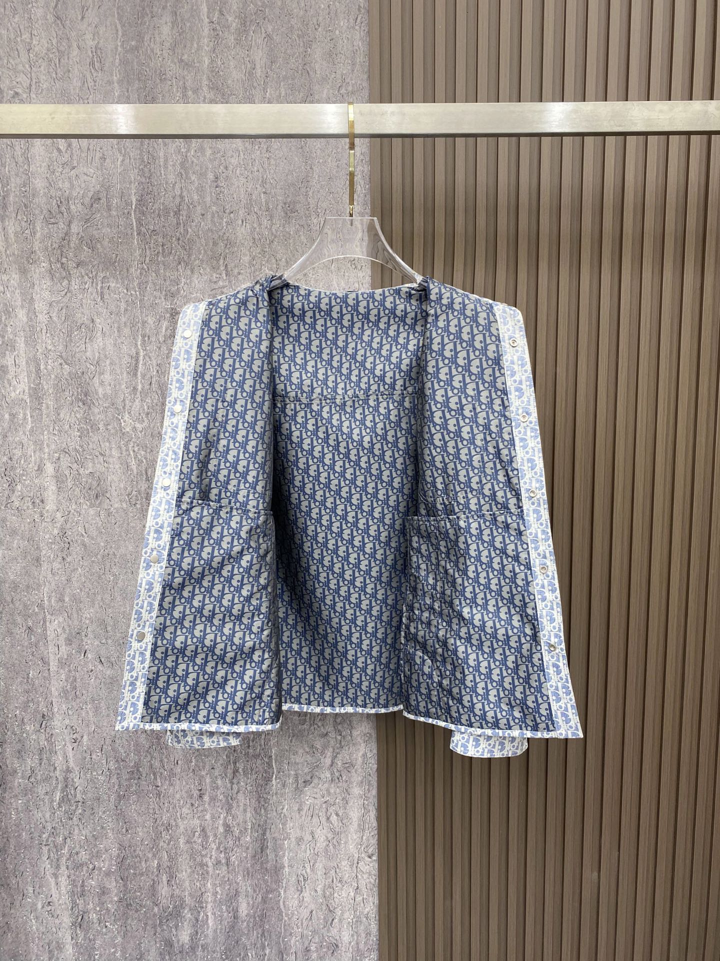 Dior 迪奥 2026ss春季新款翻领夹克外套全高端版本！高定专柜面料辅料，透气舒适度高，细节无可挑剔