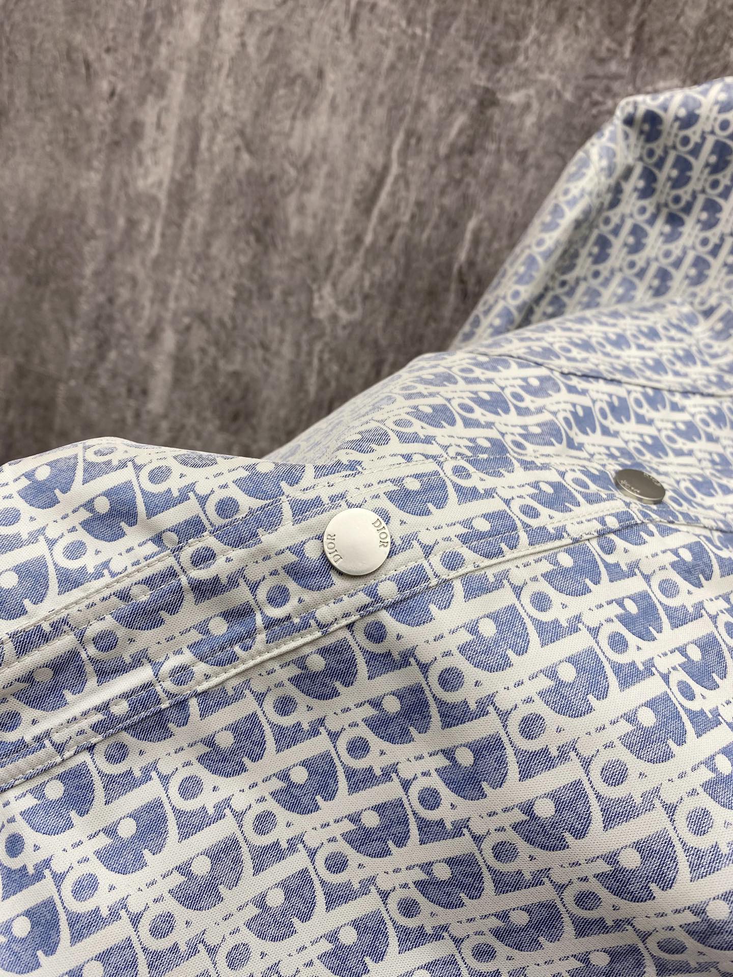 Dior 迪奥 2026ss春季新款翻领夹克外套全高端版本！高定专柜面料辅料，透气舒适度高，细节无可挑剔