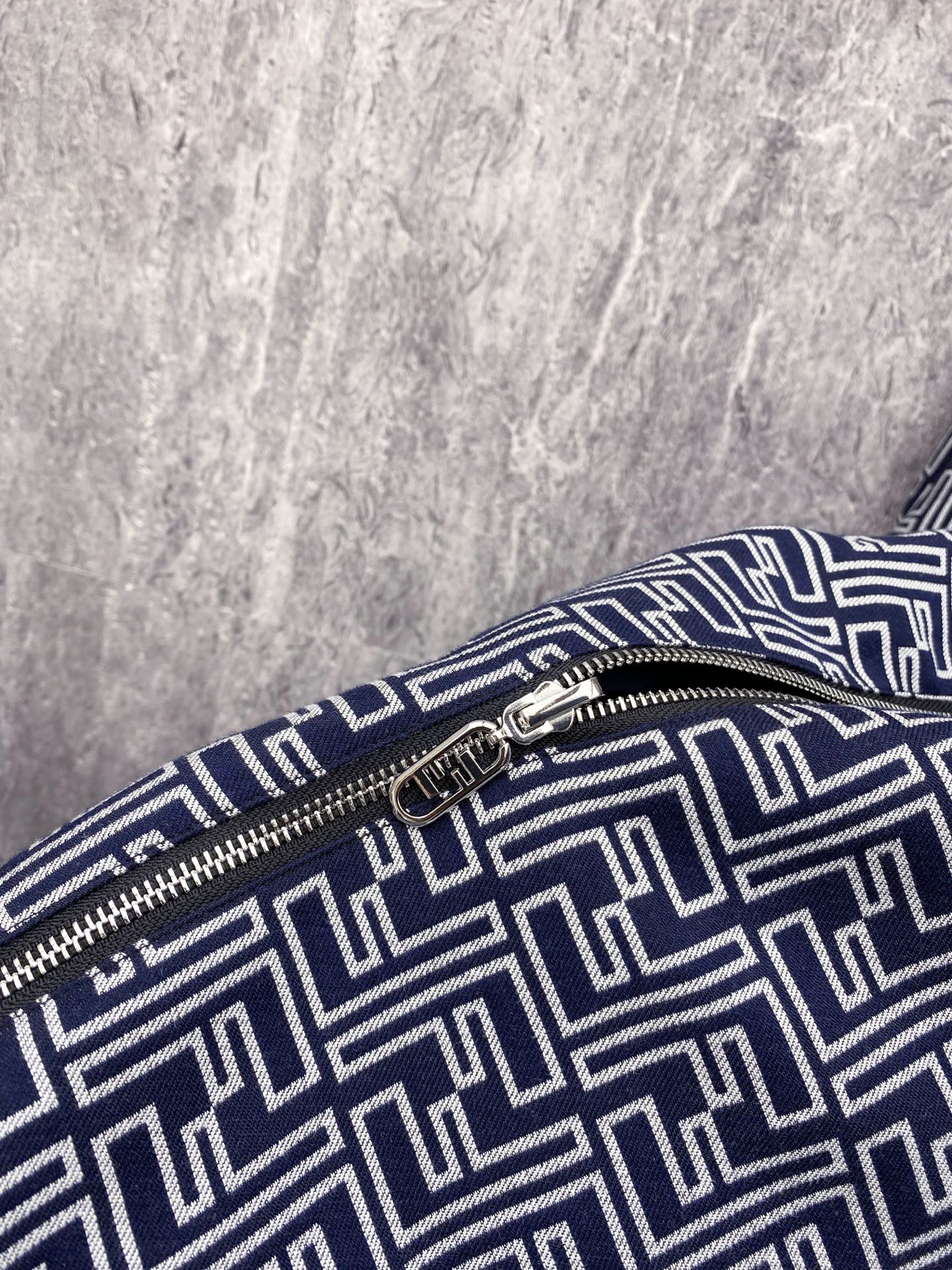 Fendi 芬迪 2026新款连帽夹克春装外套、双面可穿、新款发布、顶级品质>(夹克系列)专柜官网同步发