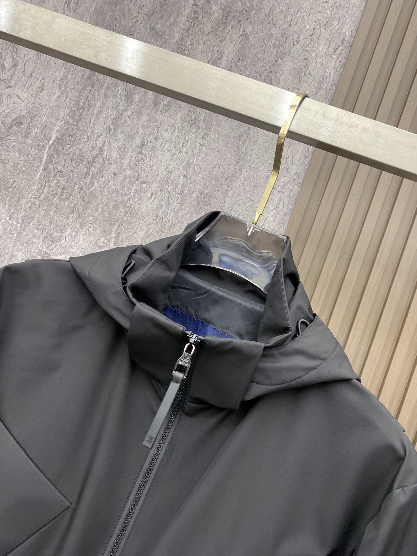 LV 2026ss春季新款夹克外套全高端版本！高定专柜面料辅料，透气舒适度高，细节无可挑剔，做工考究工艺