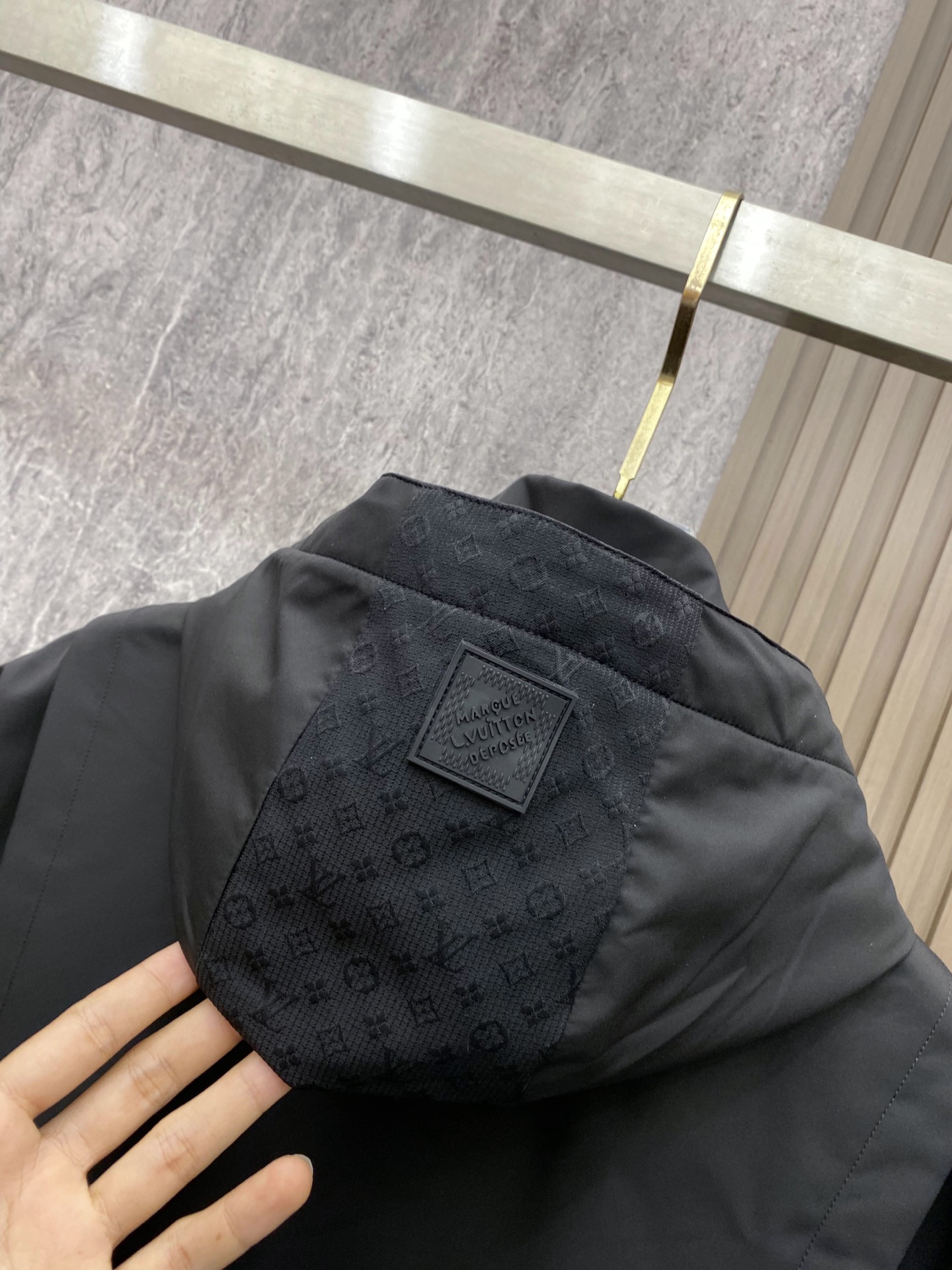 LV 2026ss春季新款夹克外套全高端版本！高定专柜面料辅料，透气舒适度高，细节无可挑剔，做工考究工艺