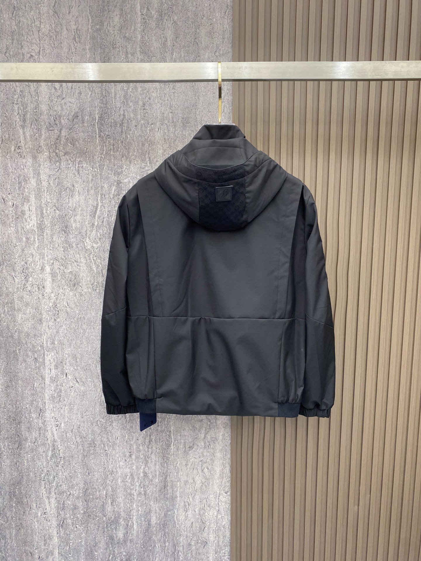 LV 2026ss春季新款夹克外套全高端版本！高定专柜面料辅料，透气舒适度高，细节无可挑剔，做工考究工艺