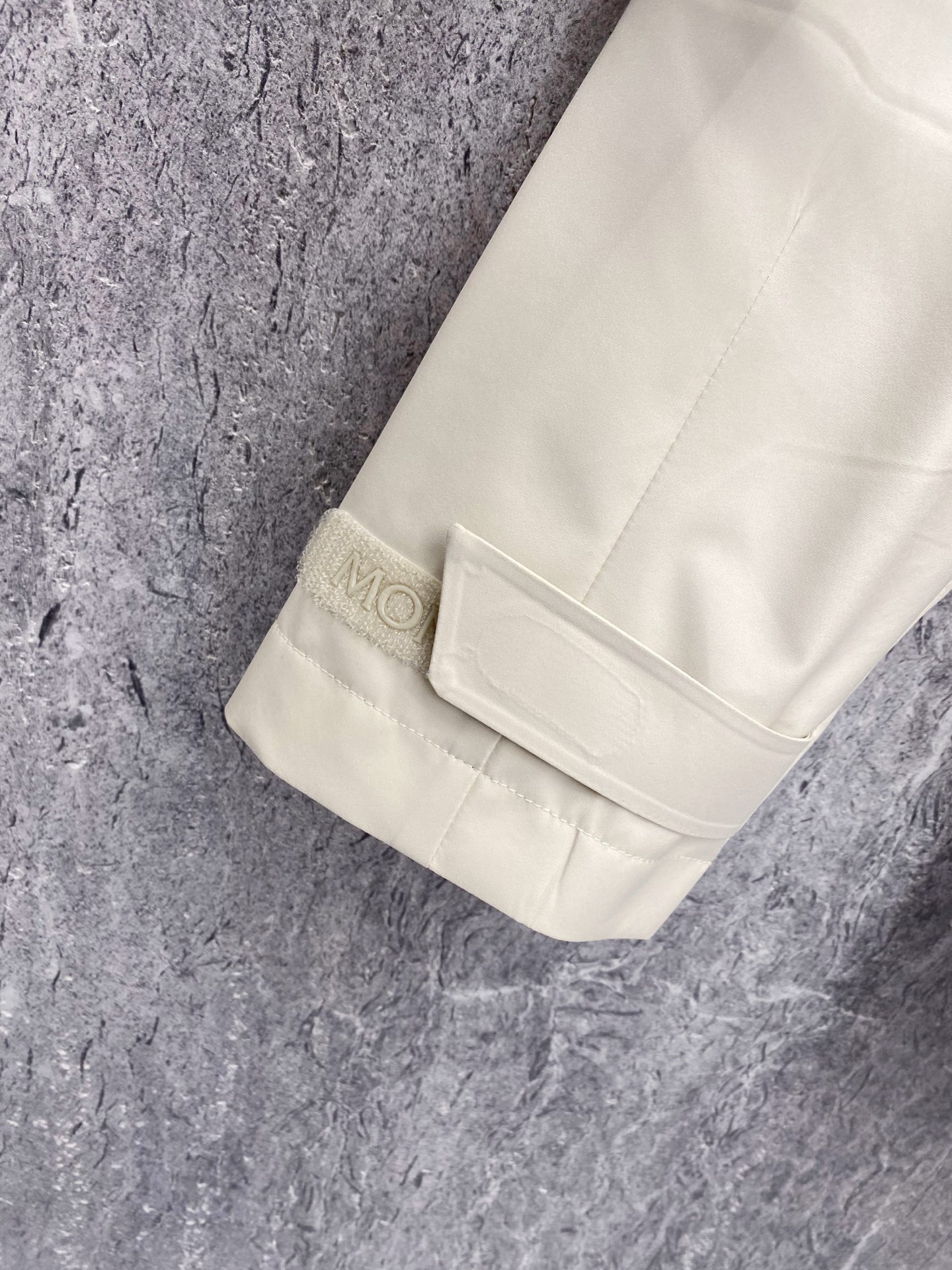 Moncler 蒙口 2026ss春季新款连帽夹克外套全高端版本！高定专柜面料辅料，透气舒适度高，细节无