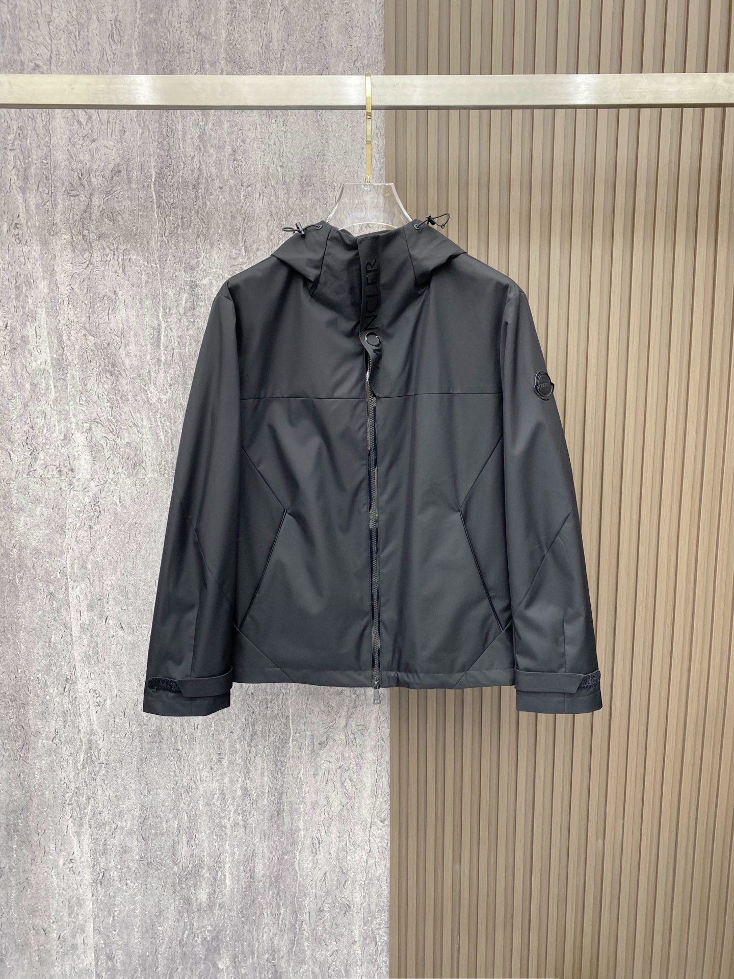 Moncler 蒙口 2026ss春季新款连帽夹克外套全高端版本！高定专柜面料辅料，透气舒适度高，细节无