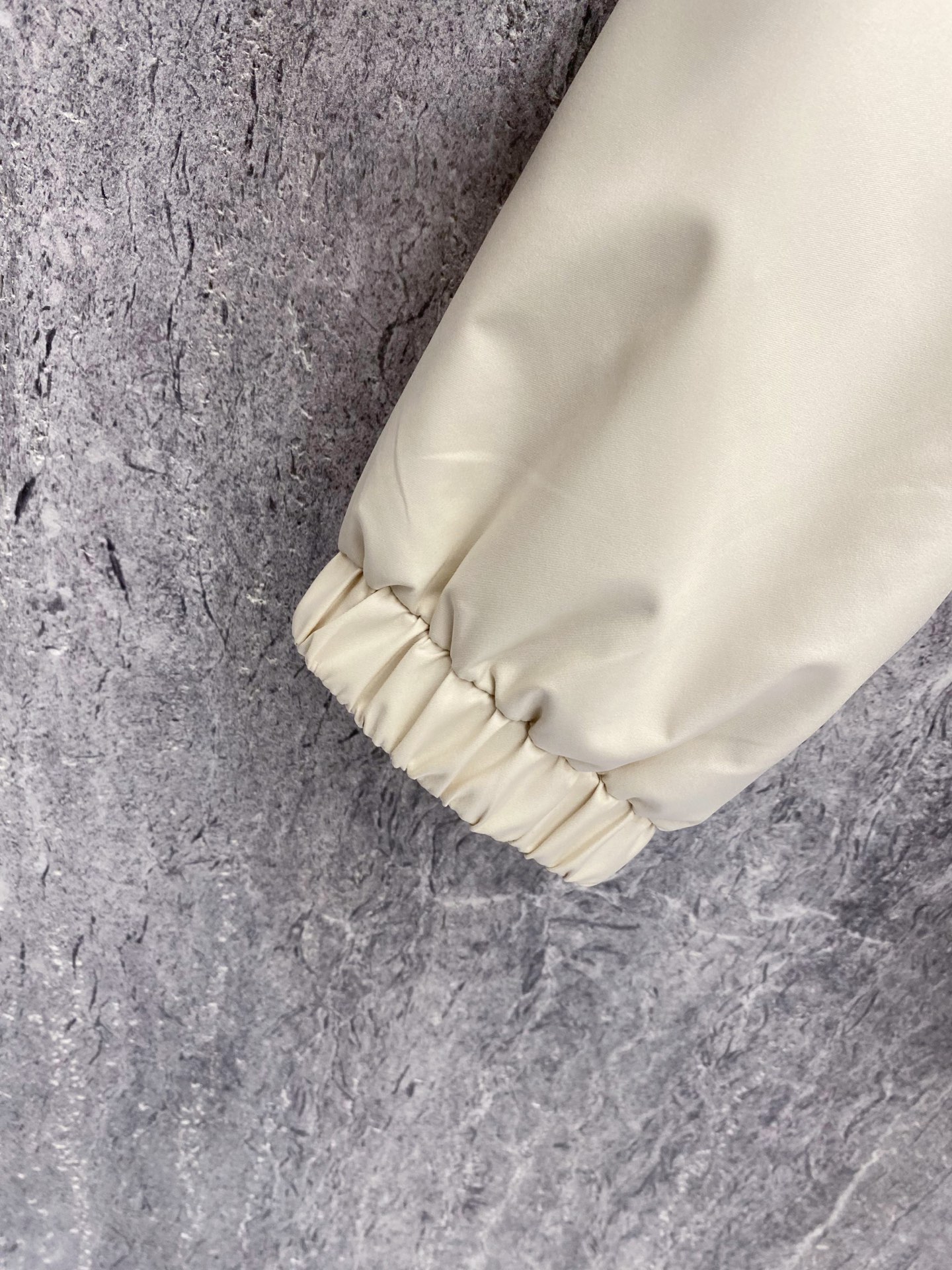 Balenciaga 巴黎世家 2026ss春季新款连帽夹克外套全高端版本！高定专柜面料辅料，透气舒适度