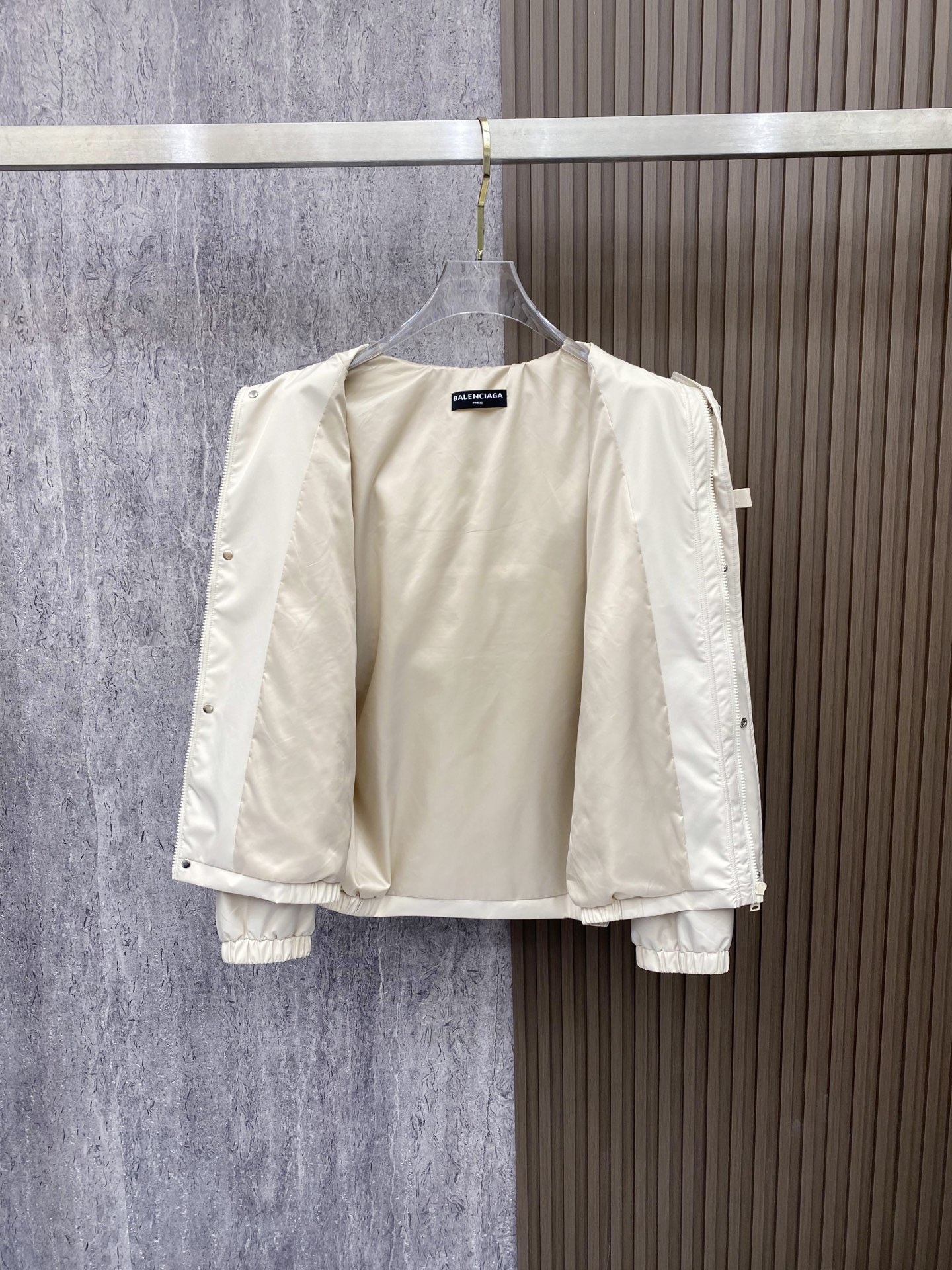 Balenciaga 巴黎世家 2026ss春季新款连帽夹克外套全高端版本！高定专柜面料辅料，透气舒适度