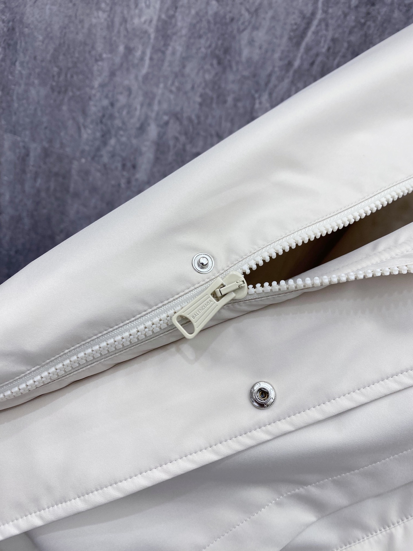 Balenciaga 巴黎世家 2026ss春季新款连帽夹克外套全高端版本！高定专柜面料辅料，透气舒适度