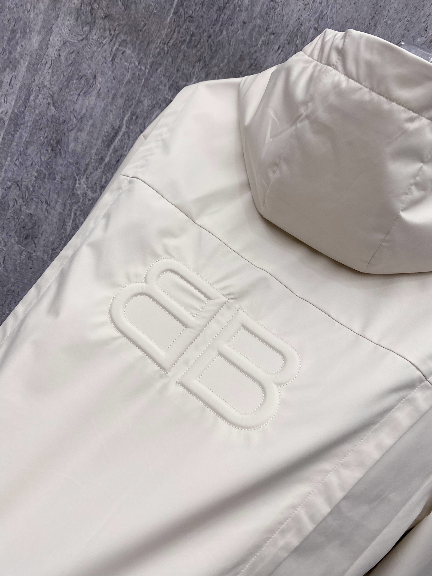 Balenciaga 巴黎世家 2026ss春季新款连帽夹克外套全高端版本！高定专柜面料辅料，透气舒适度