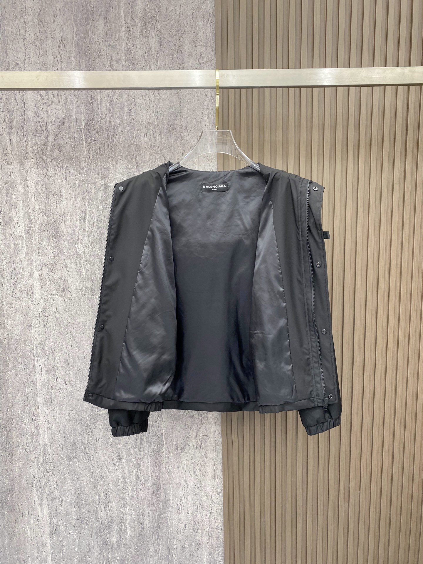 Balenciaga 巴黎世家 2026ss春季新款连帽夹克外套全高端版本！高定专柜面料辅料，透气舒适度