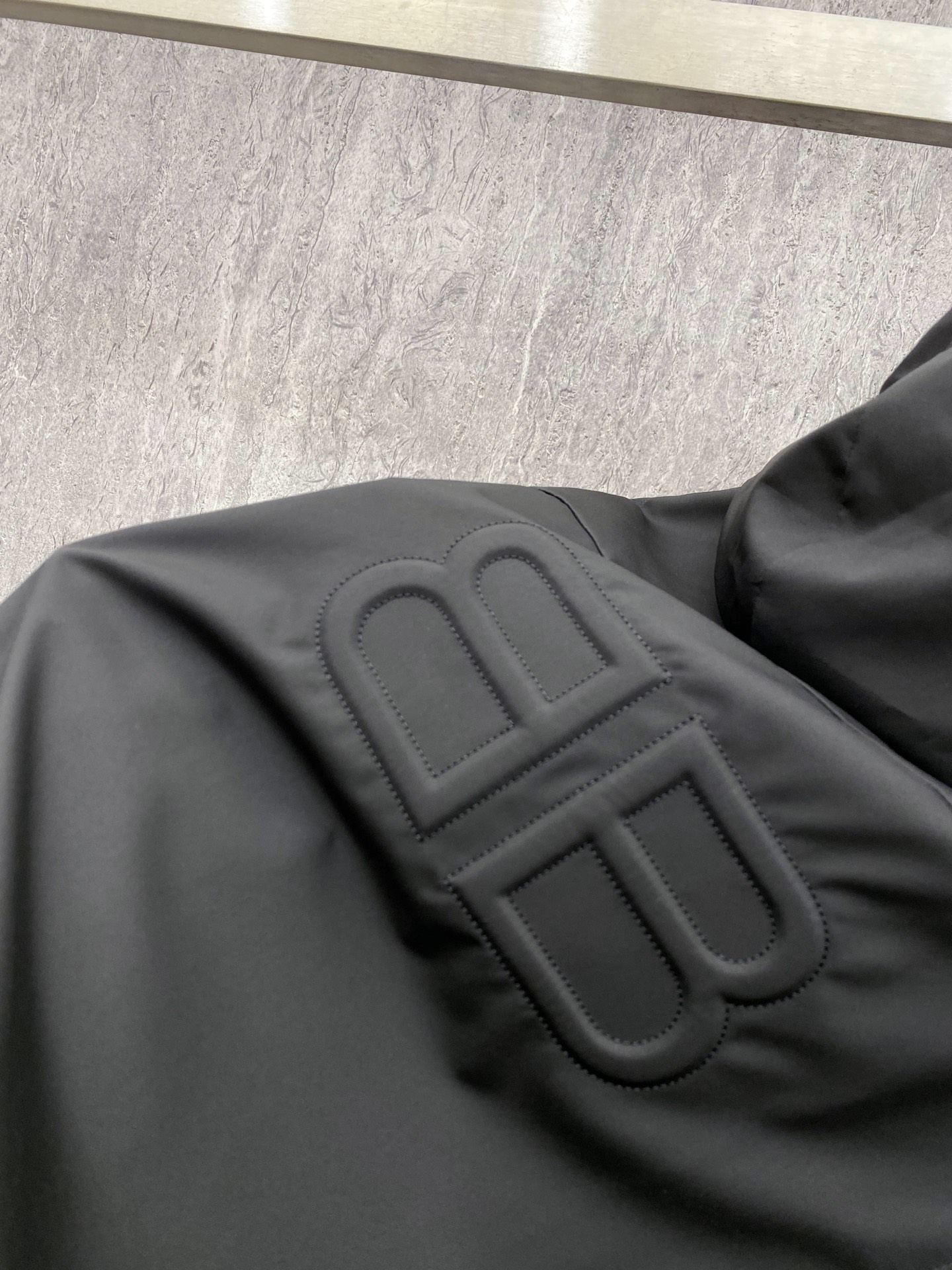 Balenciaga 巴黎世家 2026ss春季新款连帽夹克外套全高端版本！高定专柜面料辅料，透气舒适度