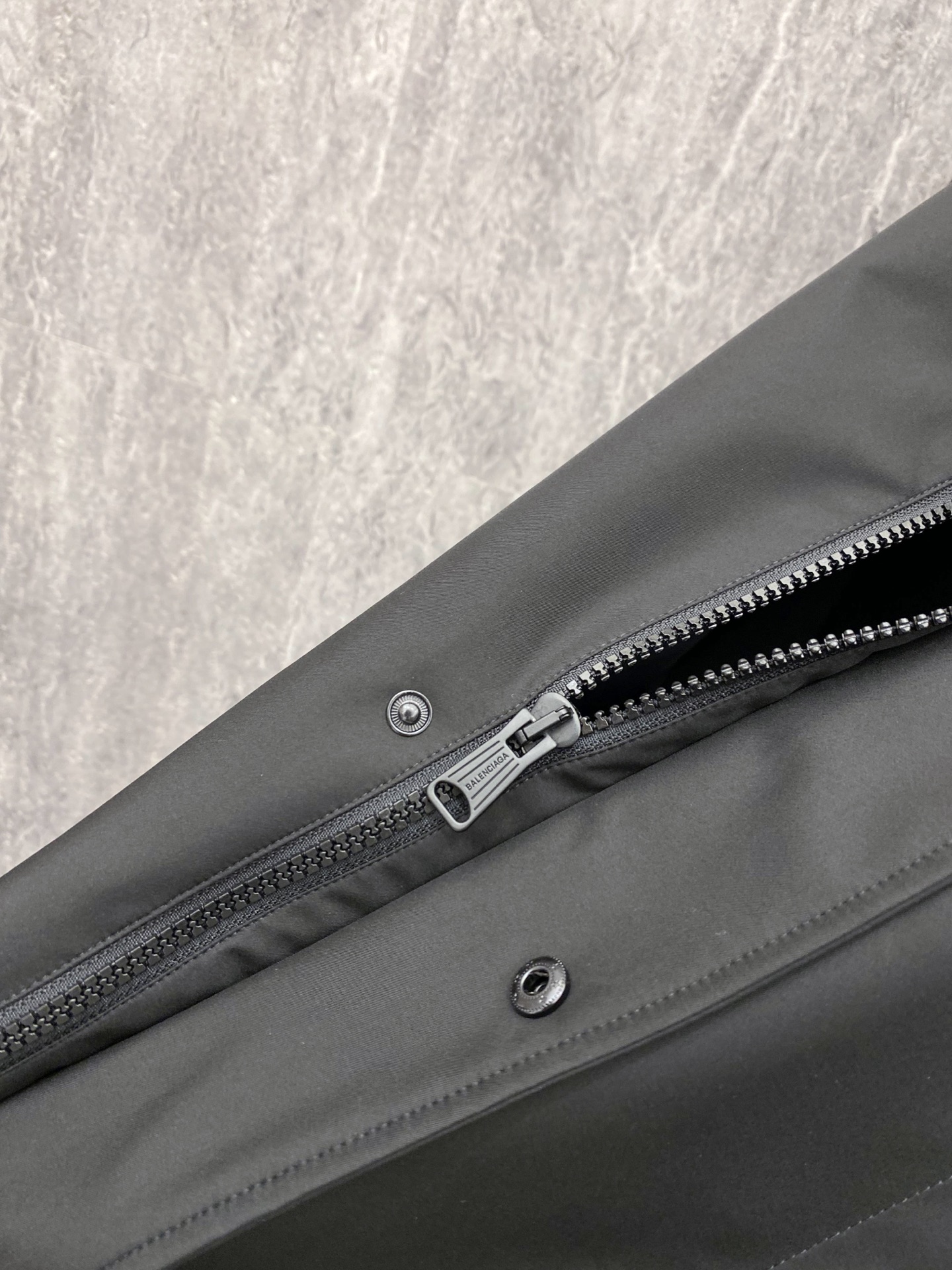 Balenciaga 巴黎世家 2026ss春季新款连帽夹克外套全高端版本！高定专柜面料辅料，透气舒适度