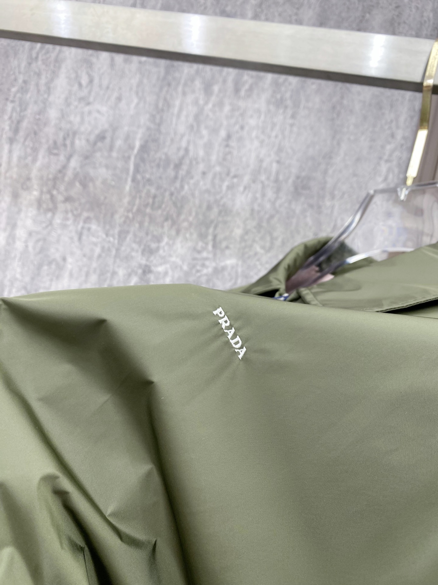Prada 普拉达 2026ss春季新款翻领夹克外套全高端版本！高定专柜面料辅料，透气舒适度高，细节无可