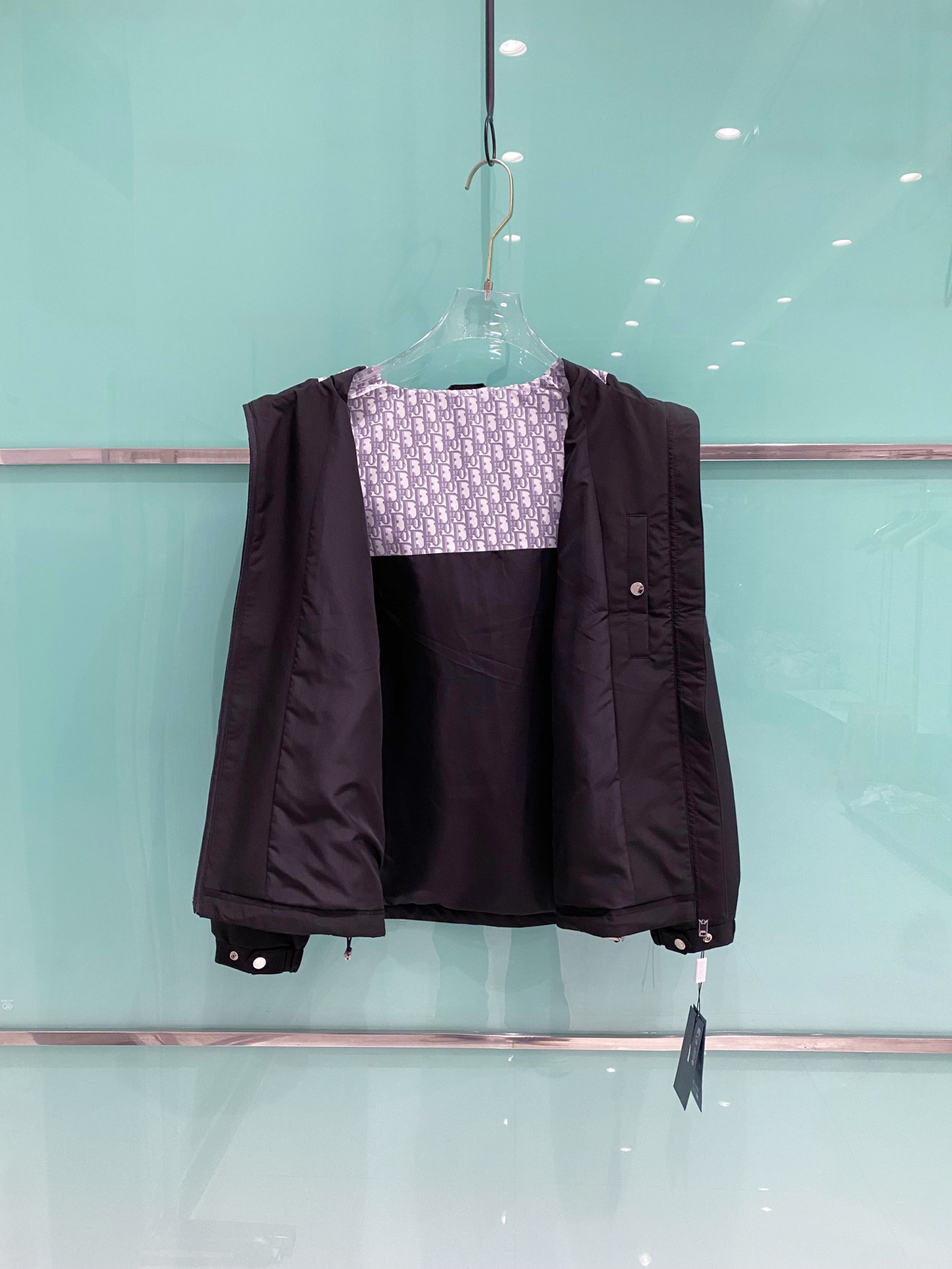 Dior 迪奥 2026ss春季新款连帽夹克外套全高端版本！高定专柜面料辅料，透气舒适度高，细节无可挑剔