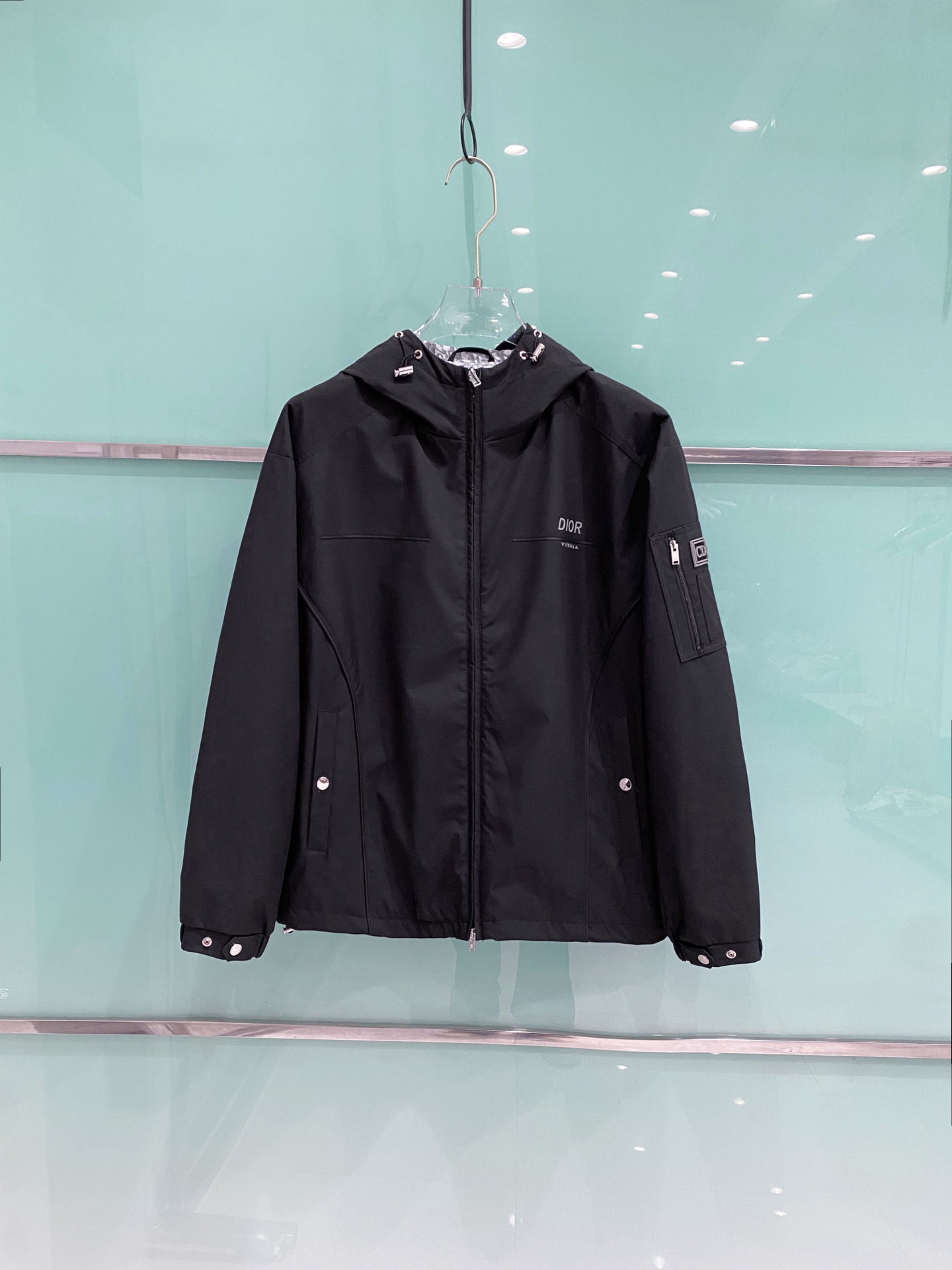 Dior 迪奥 2026ss春季新款连帽夹克外套全高端版本！高定专柜面料辅料，透气舒适度高，细节无可挑剔